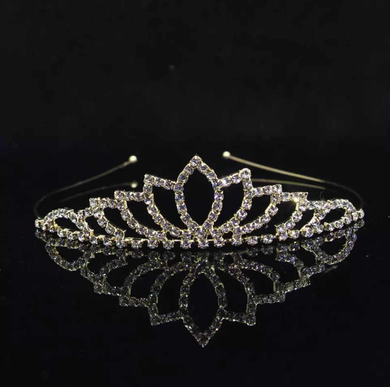 Coroa Infantil Princesa Dourada Pétalas Strass Super Luxo Rosa