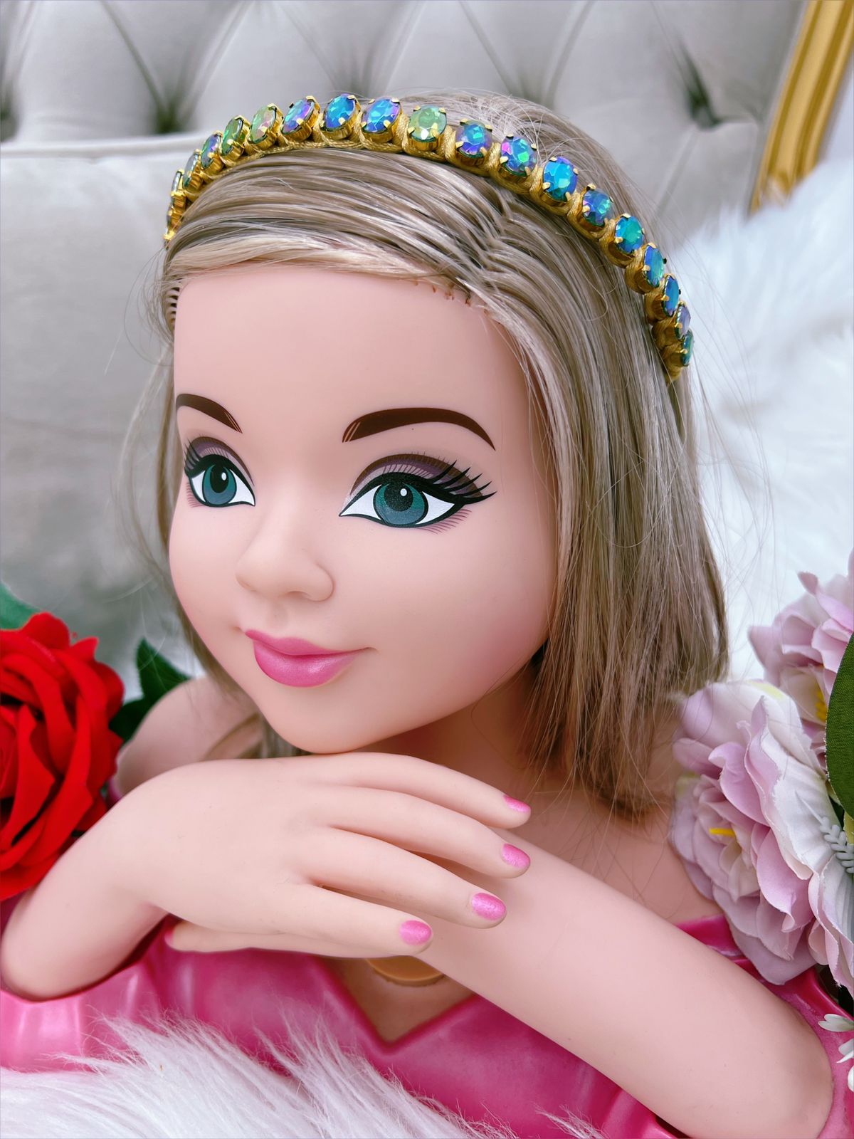 Tiara Infantil Dourada Com Pedras Furta-Cor