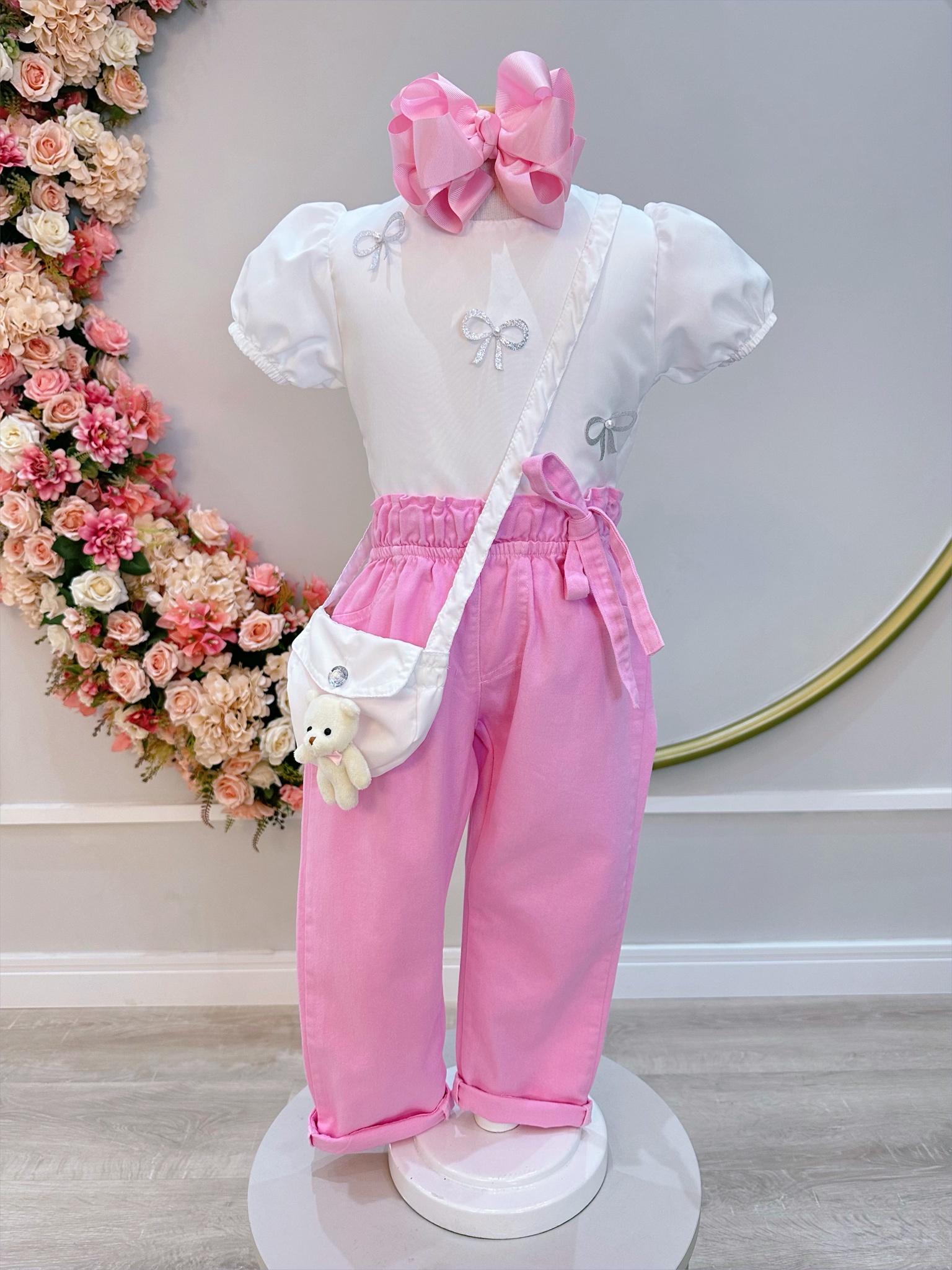 Conjunto infantil Com Blusa Branca e Calça Rosa Bolsinha