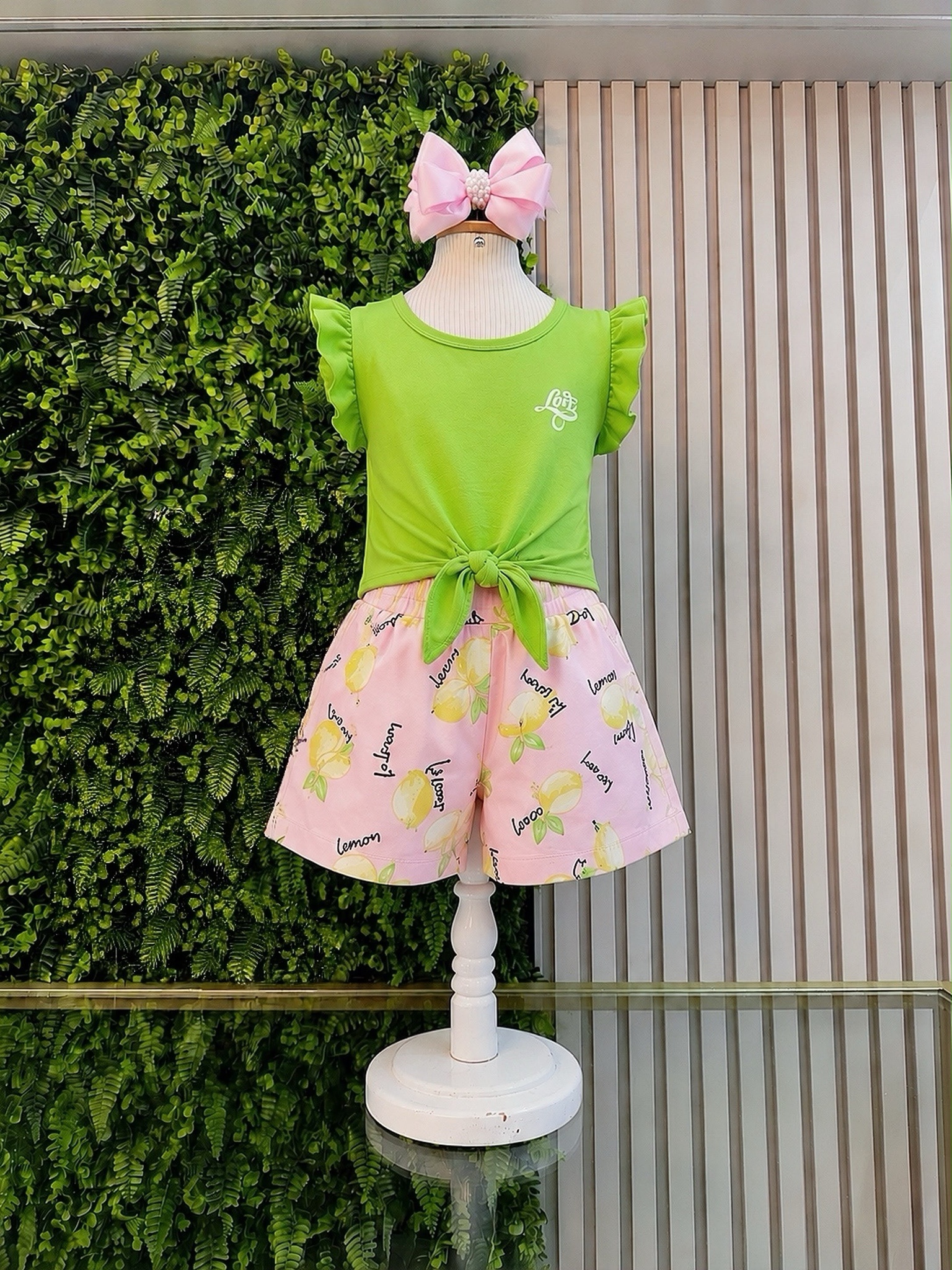 Conjunto Meninas Blusa Amarradinha Verde e Shorts Estampa Colorida