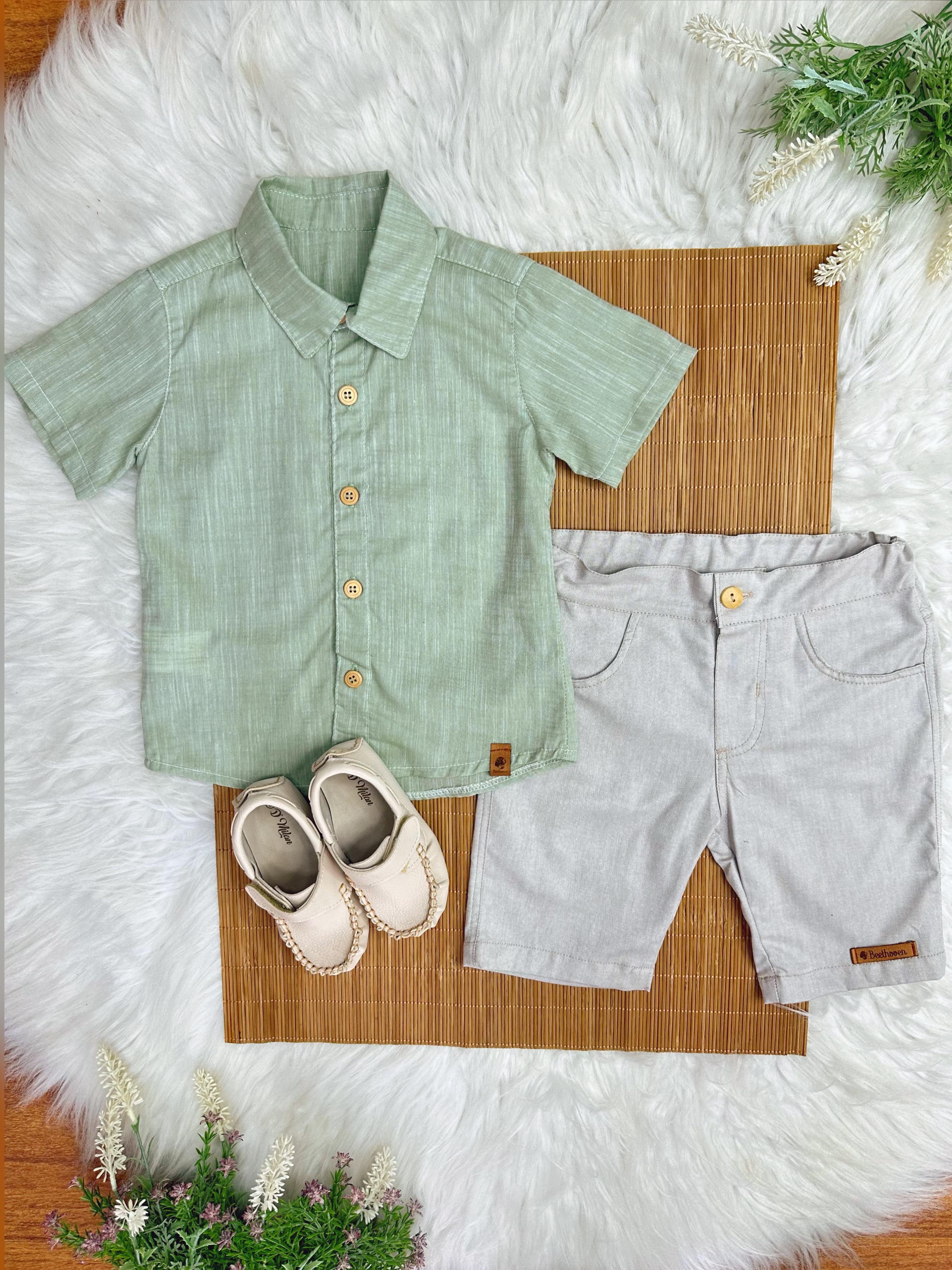 Conjunto Meninos Camisa Verde Mescla Bermuda Bege Casual