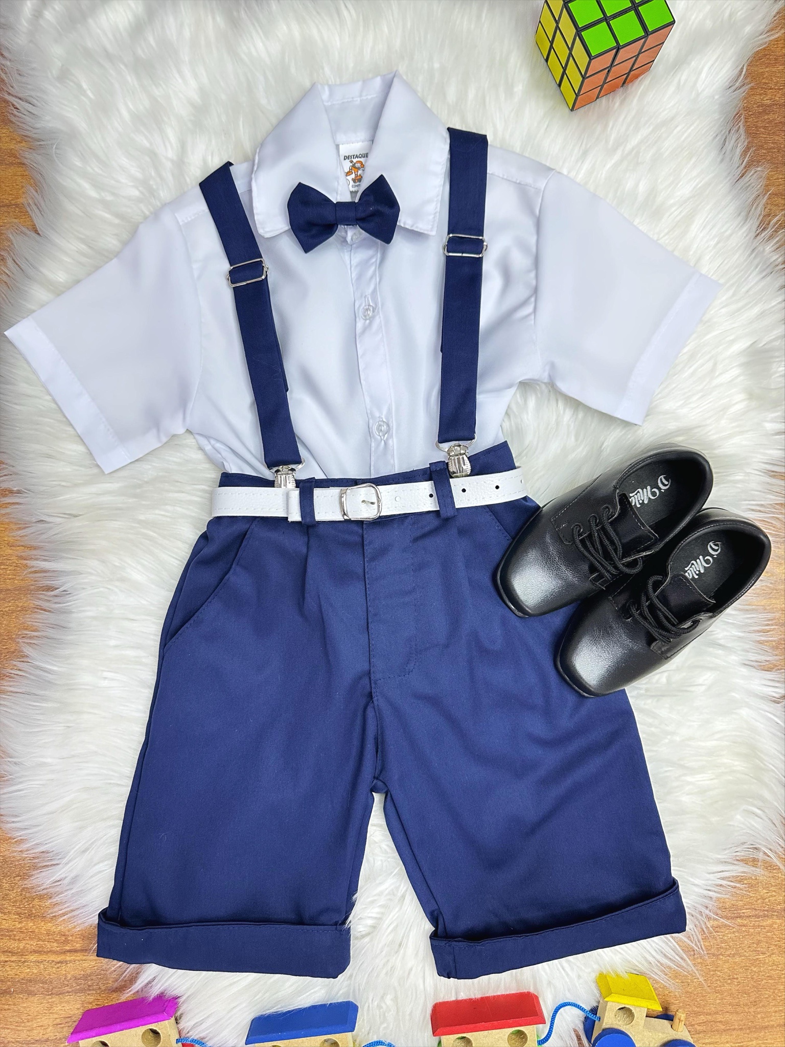 Conjunto Social Camisa Branca e Short Susp. Gravata Azul Marinho