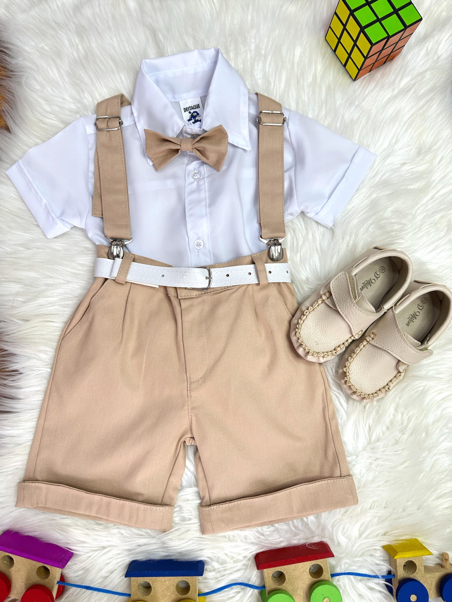 Conjunto Social Camisa Branca e Short Susp. Gravata Caqui