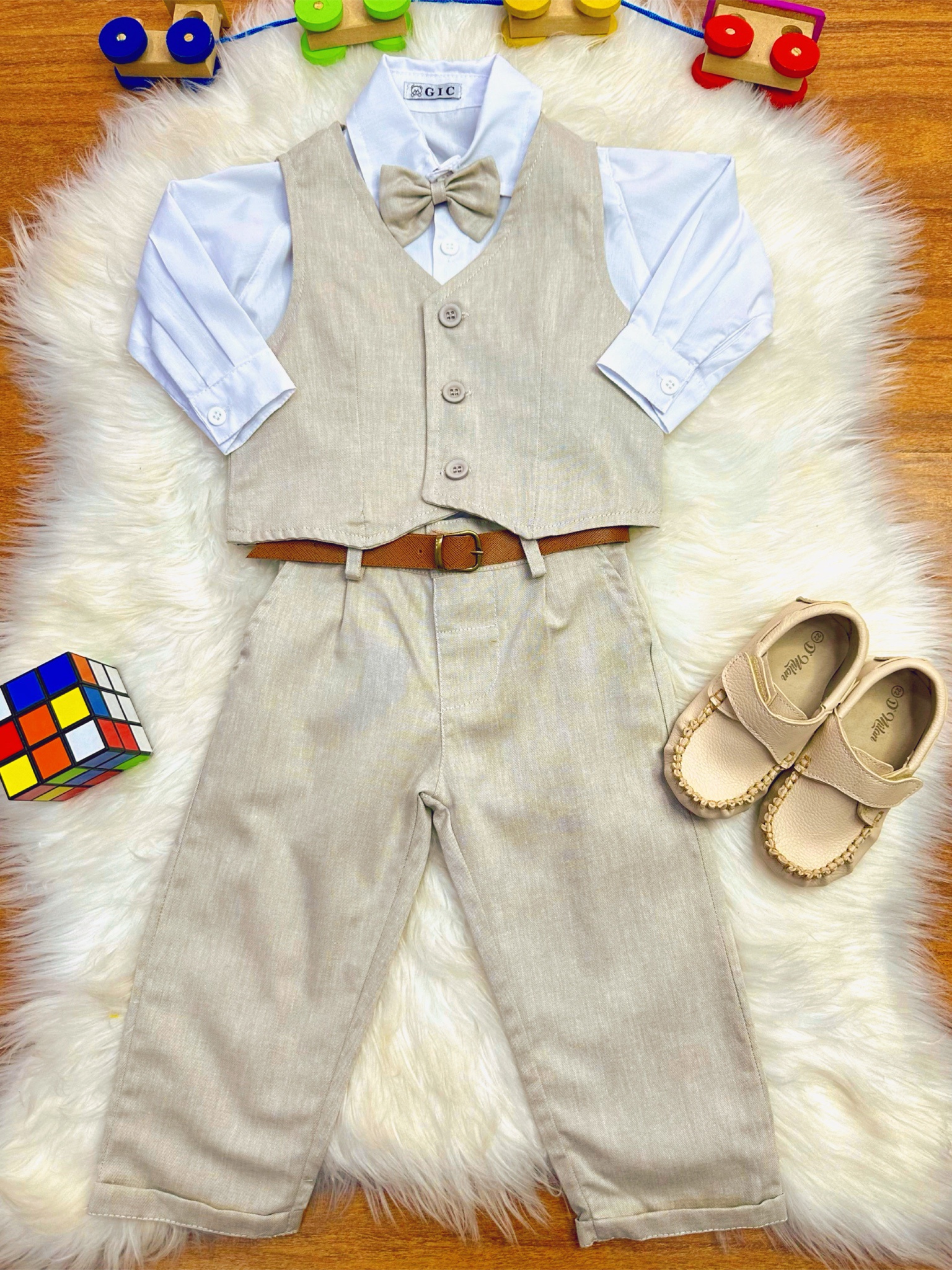 Conjunto Social Pajem Calça Colete Bege e Camisa Branca