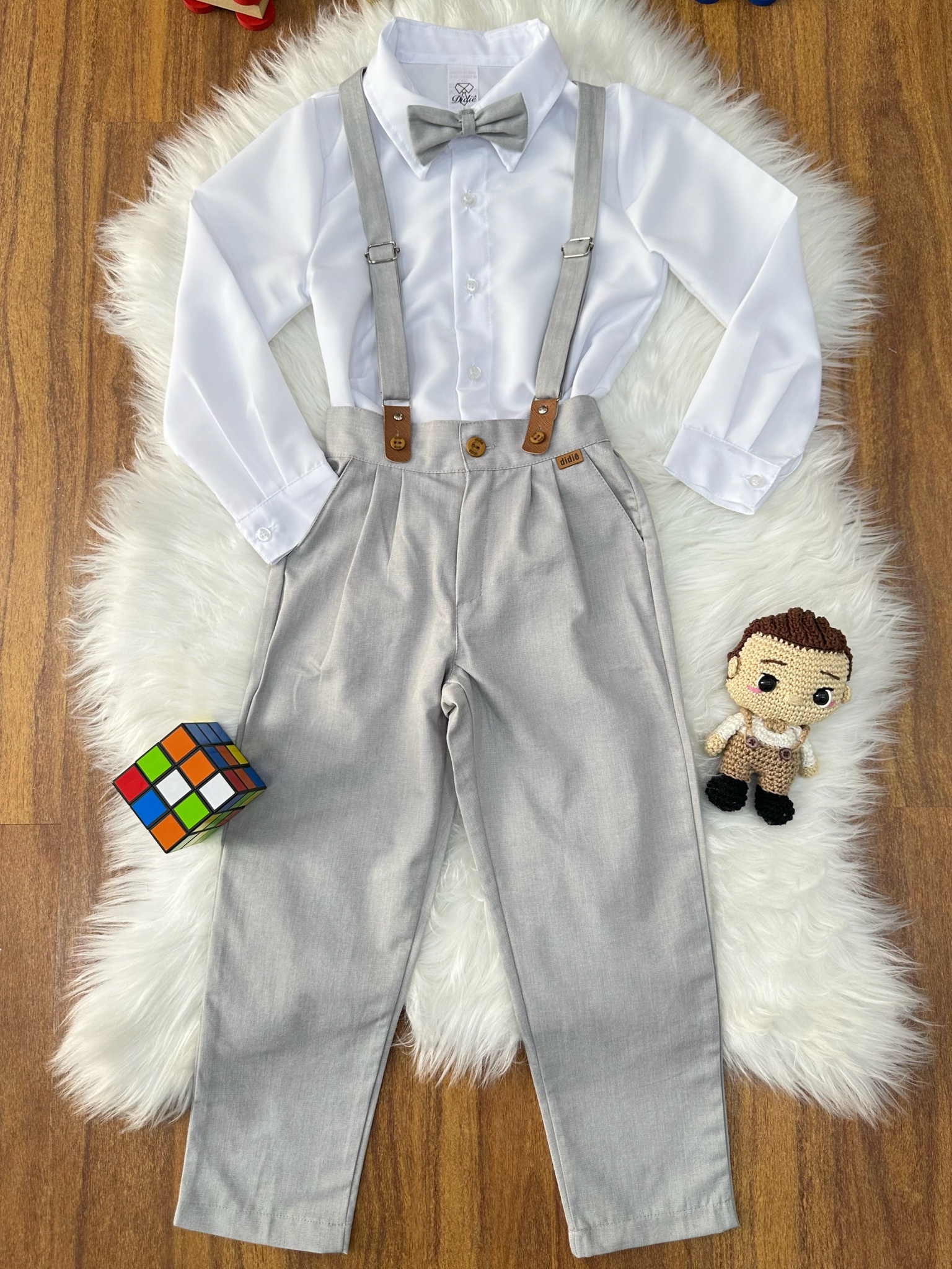 Conjunto Social Pajem Camisa Branca com Calça e Susp. Cinza