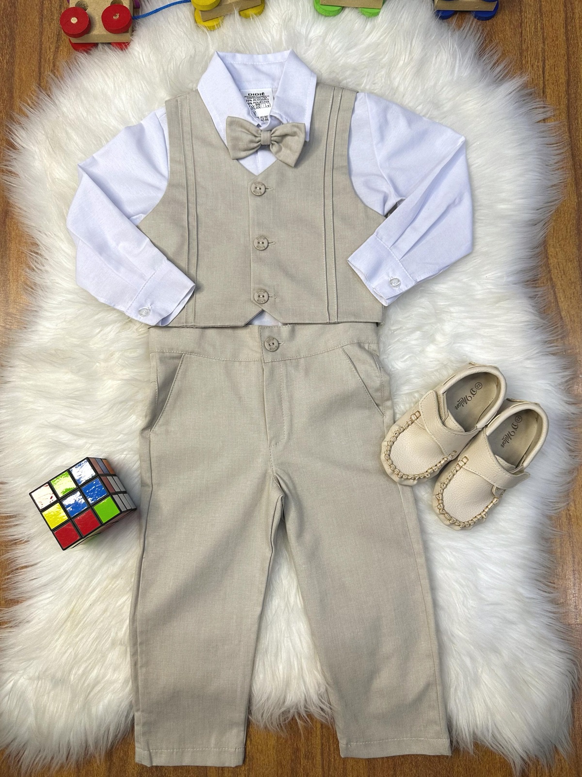 Conjunto Social Pajem com Camisa Branca Calça e Colete Bege