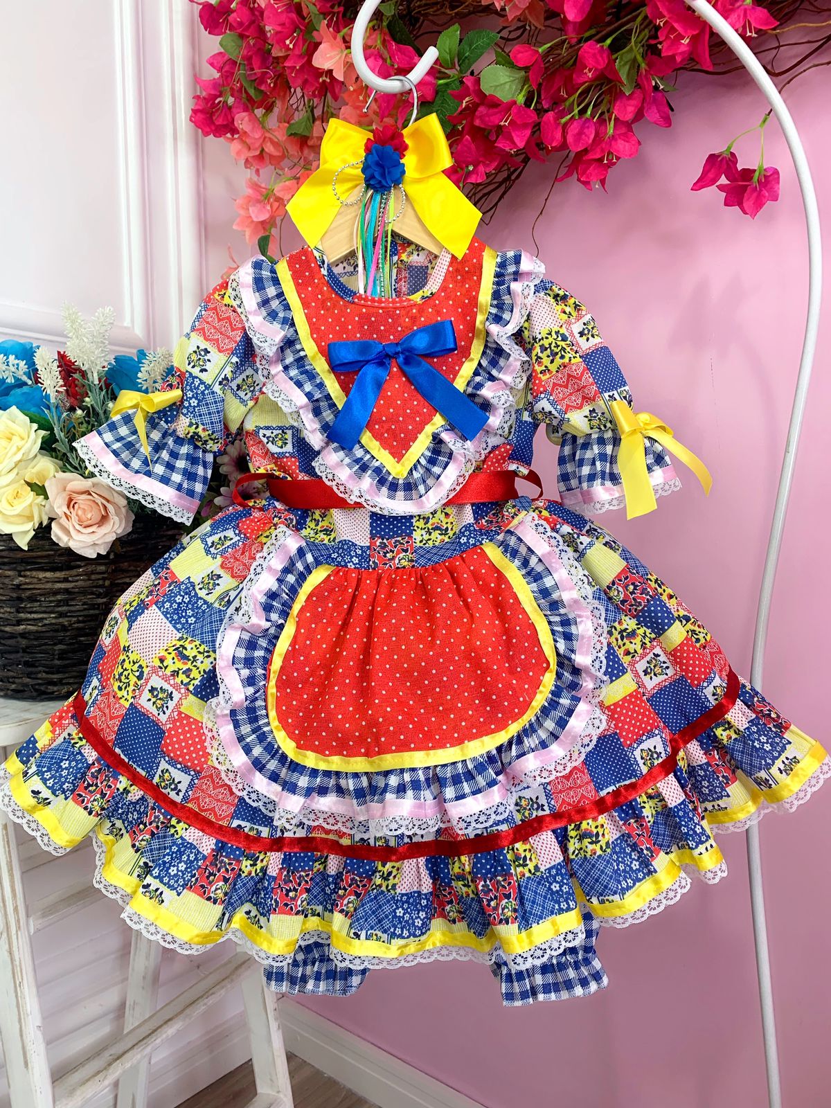 Fantasia Infantil Junino Xadrez Vermelho Amarelo e Azul