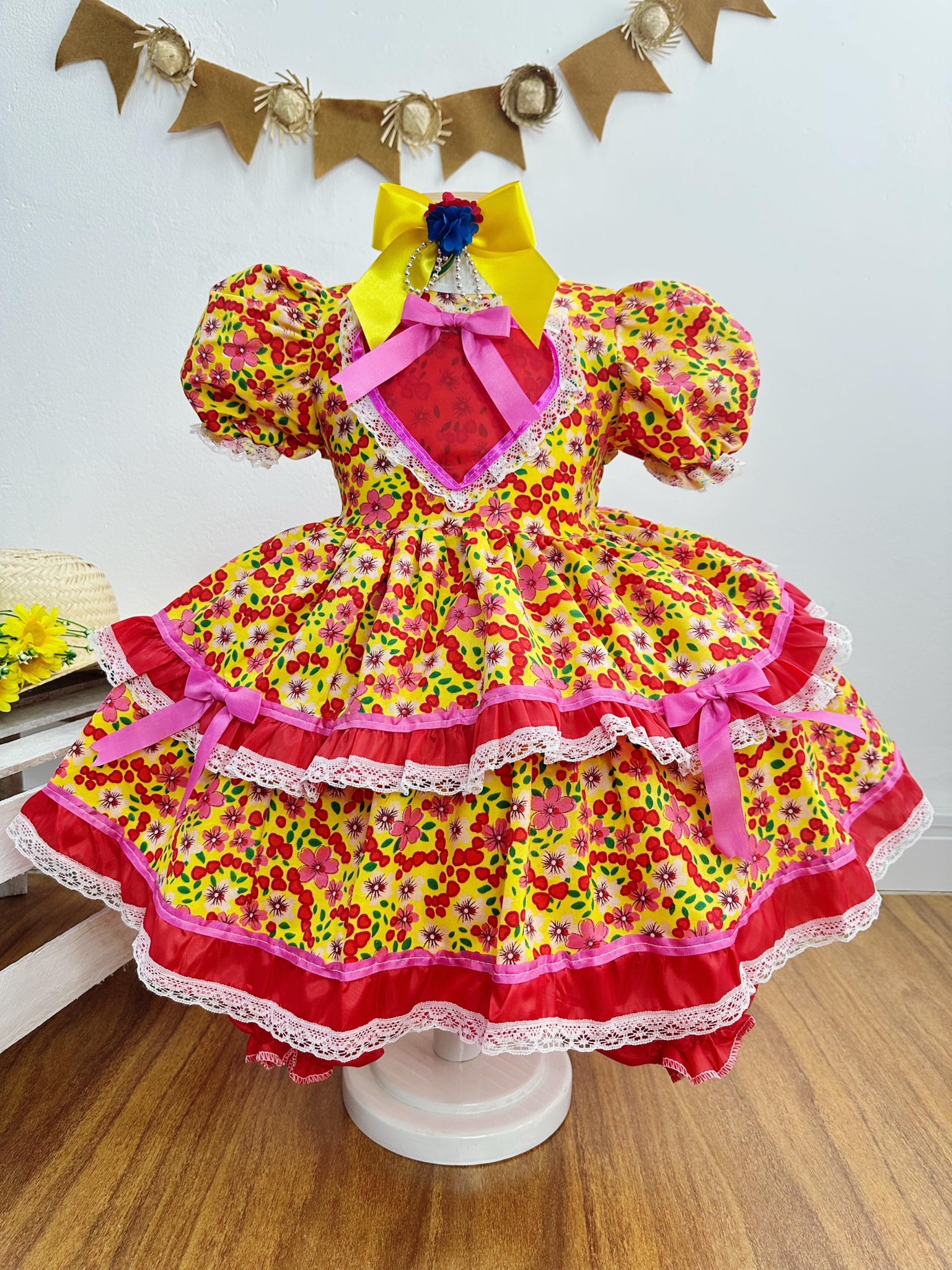Vestido Infantil Junino Amarelo Coração Colorido Florzinhas