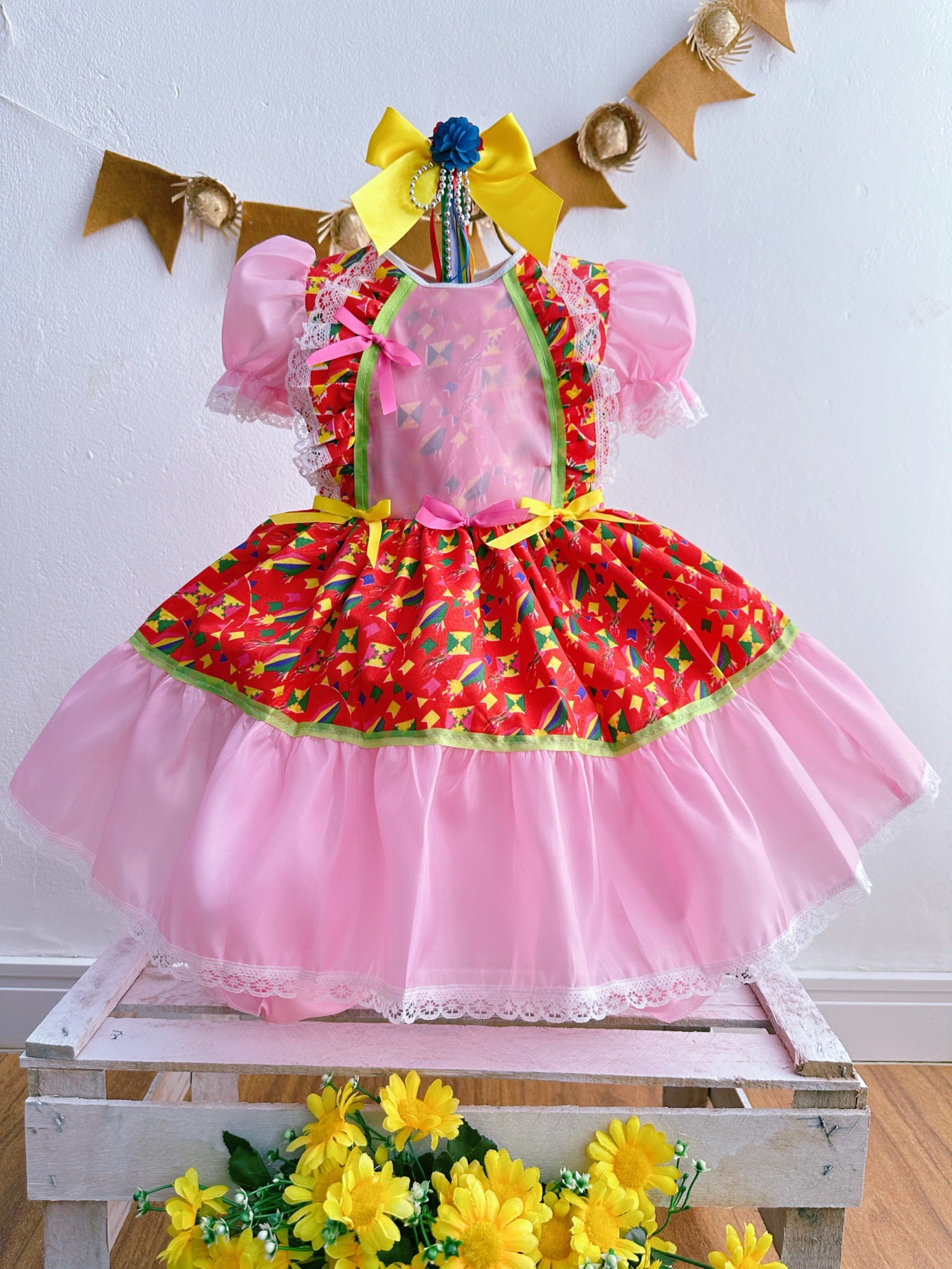 Vestido Infantil Junino Vermelho e Rosa Flores Coloridas