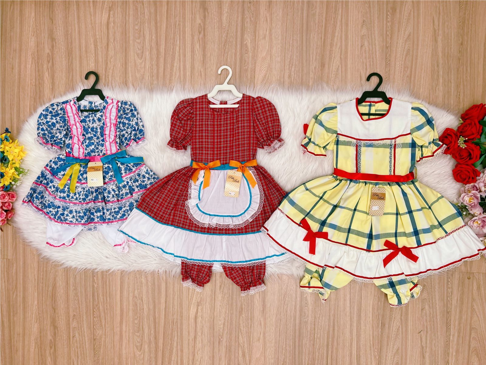 Kit 3 Peças Vestido Fantasia Junino  TAM 1-4-8 Variação Cor