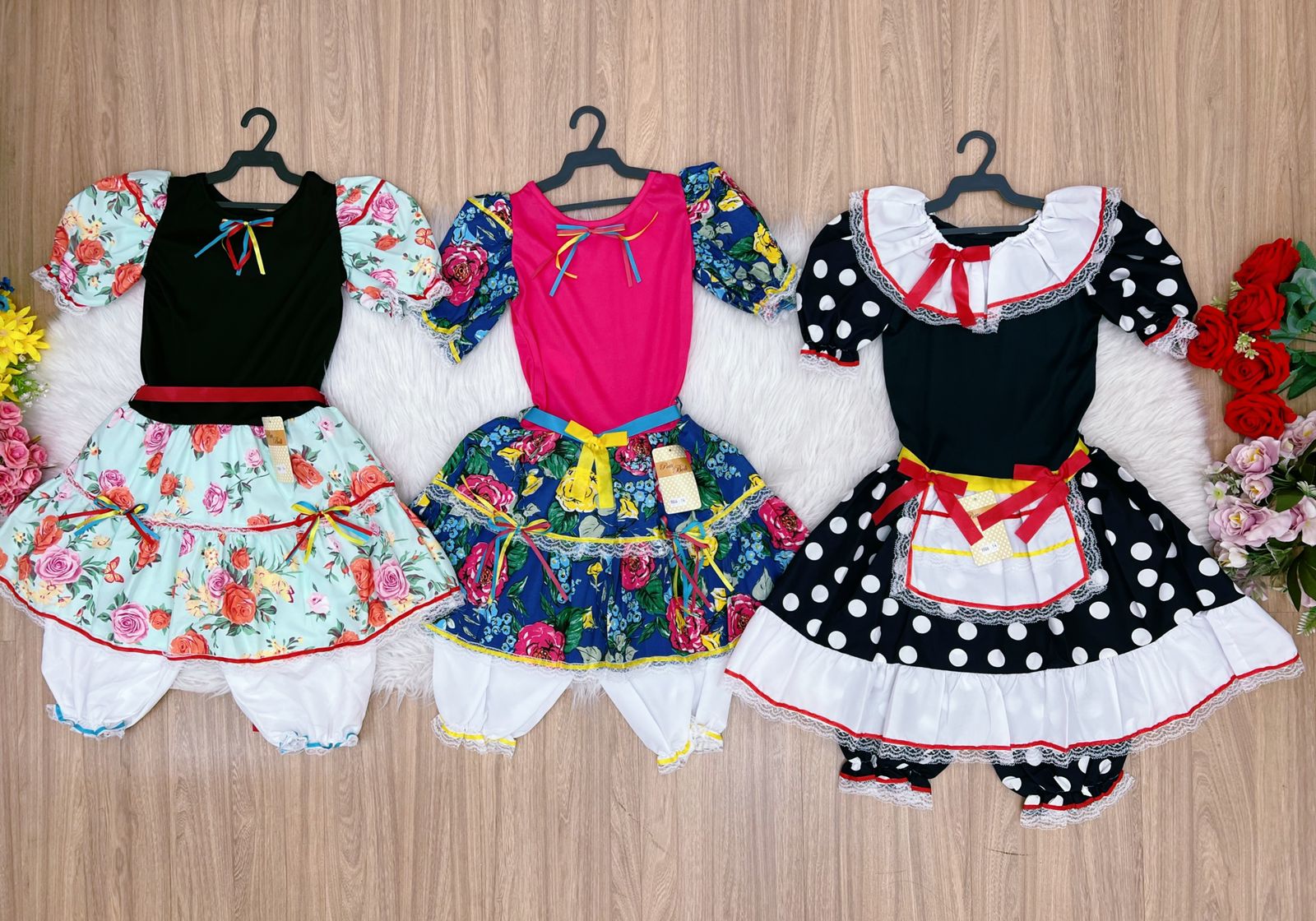 Kit 3 Peças Vestido Fantasia Junino  TAM 14-14-14 Variação Cor