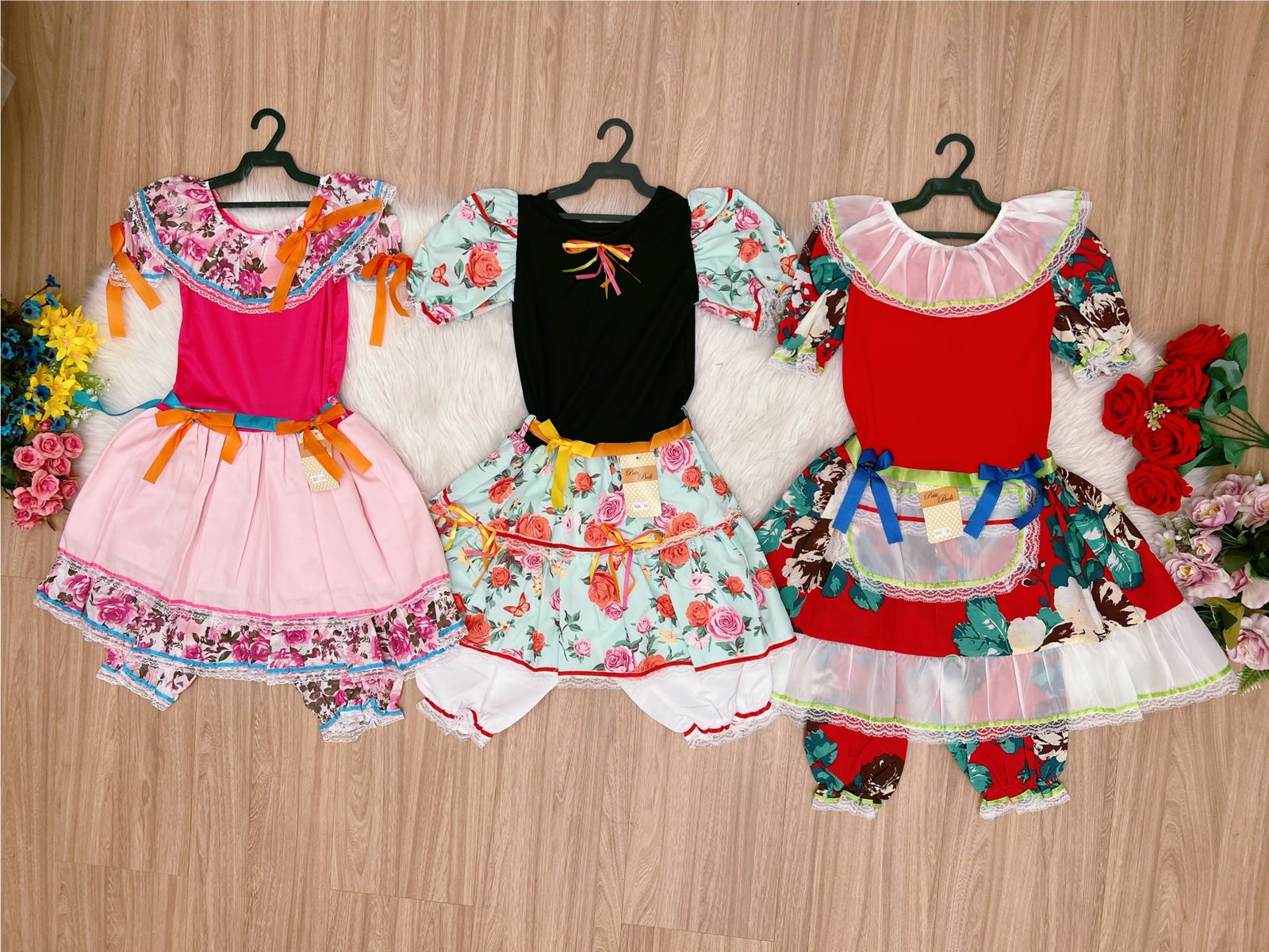 Kit 3 Peças Vestido Fantasia Junino  TAM 14-14-14 Variação Cor
