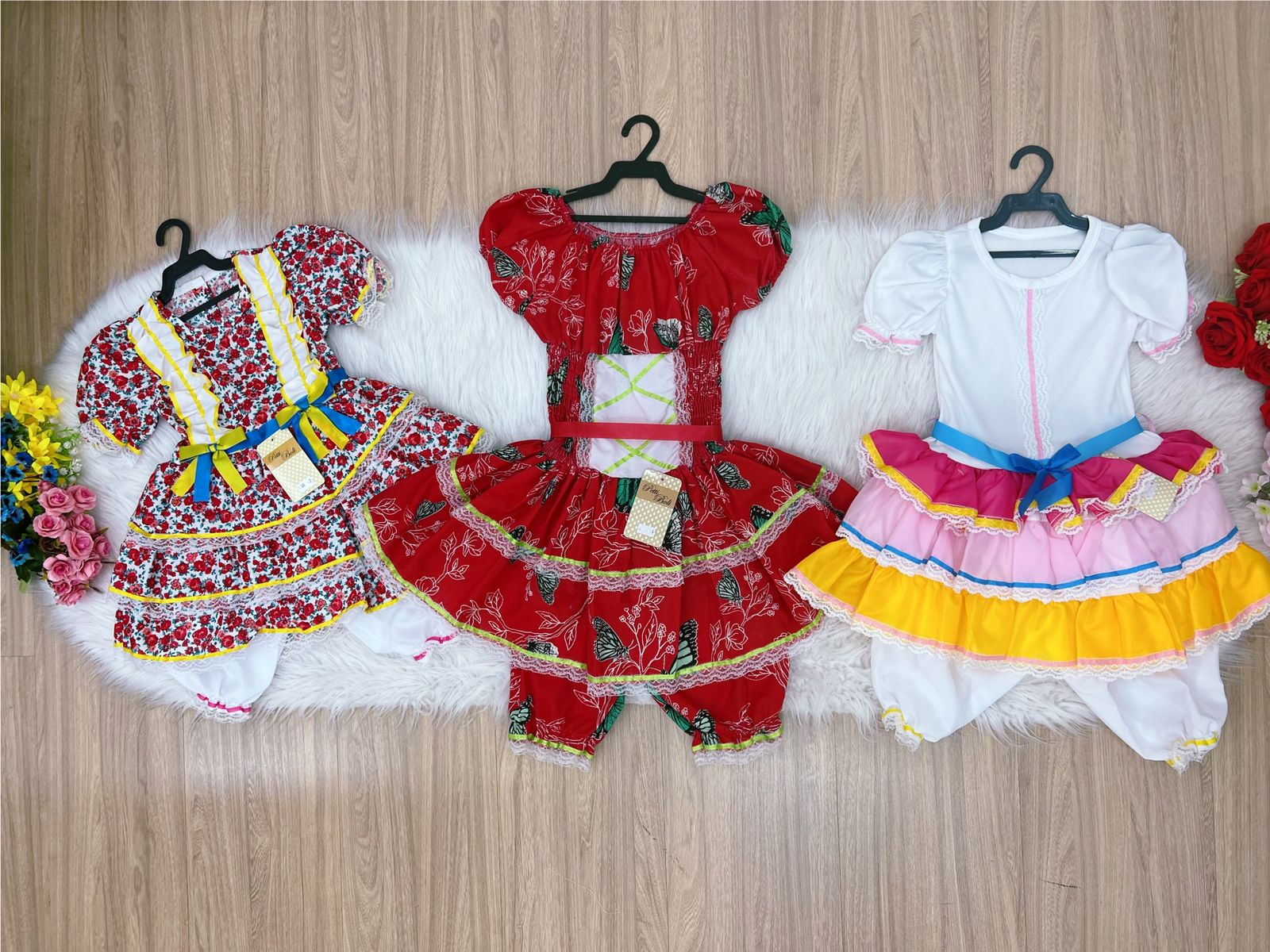 Kit 3 Peças Vestido Fantasia Junino  TAM 2-4-8 Variação Cor