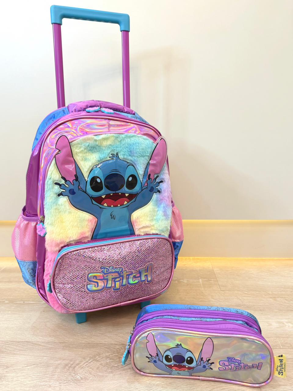 Kit Mochila Infantil C/ Rodinhas + Estojo Triplo da Lilo Stitch e Angel Roxa