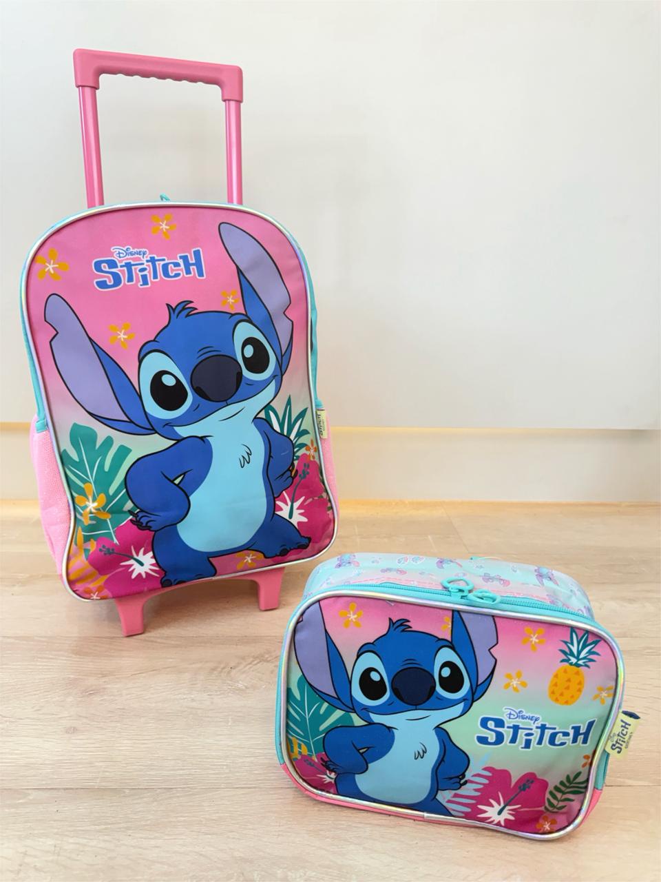 Kit Mochila Infantil C/ Rodinhas Tam. 16 + Lancheira Térmica Lilo e Stitch