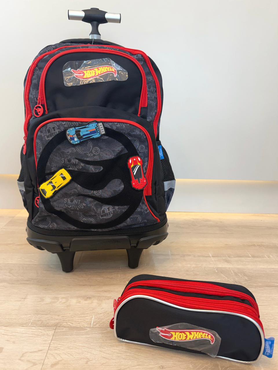 Kit Mochila Infantil Com Rodinhas e Estojo Triplo do Hotwheels Preto