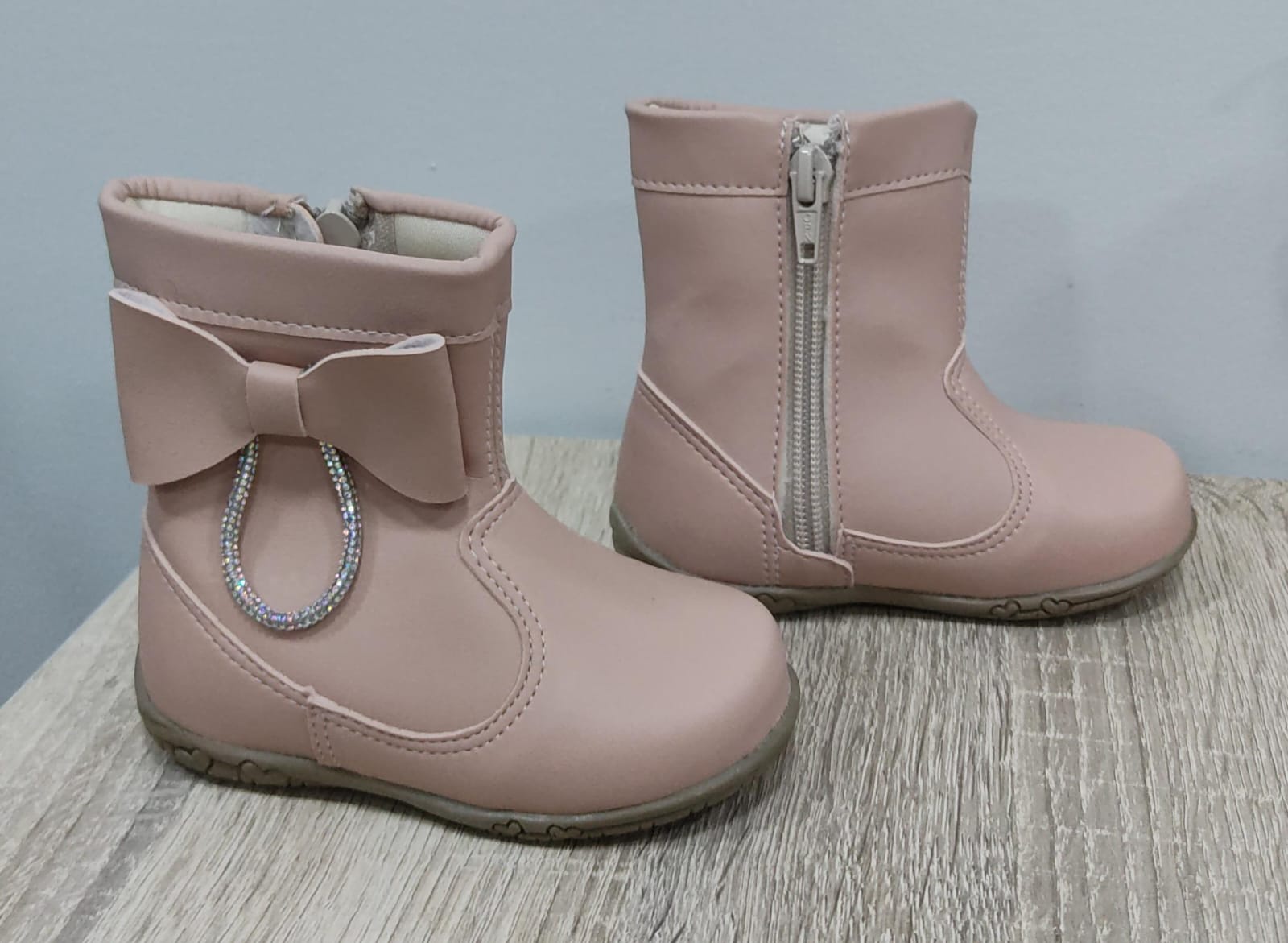 Botinha Infantil Nude Com Lacinho Strass e Zíper