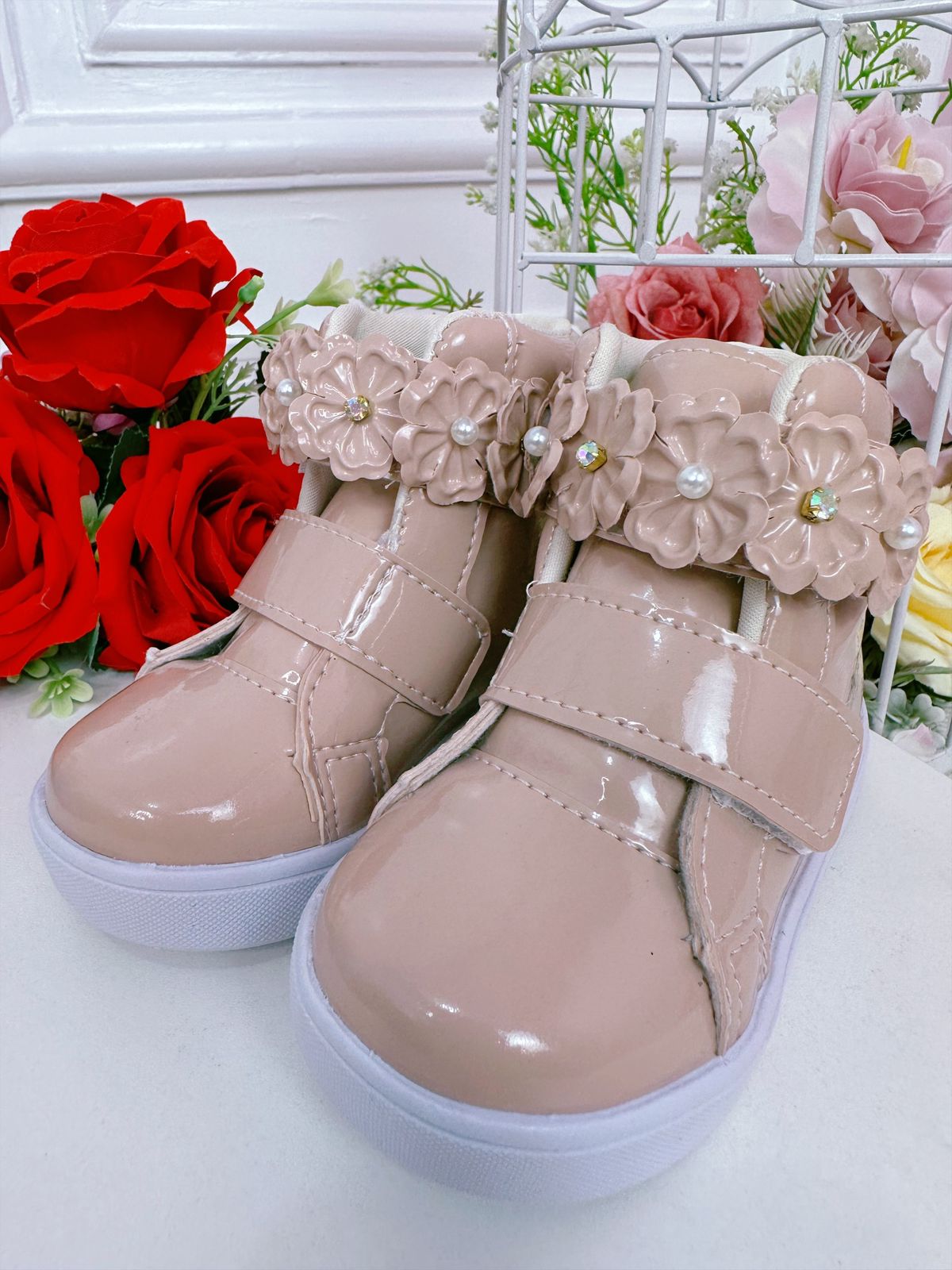 Coturno Infantil Nude Verniz C/ Velcro e Aplique Florzinhas