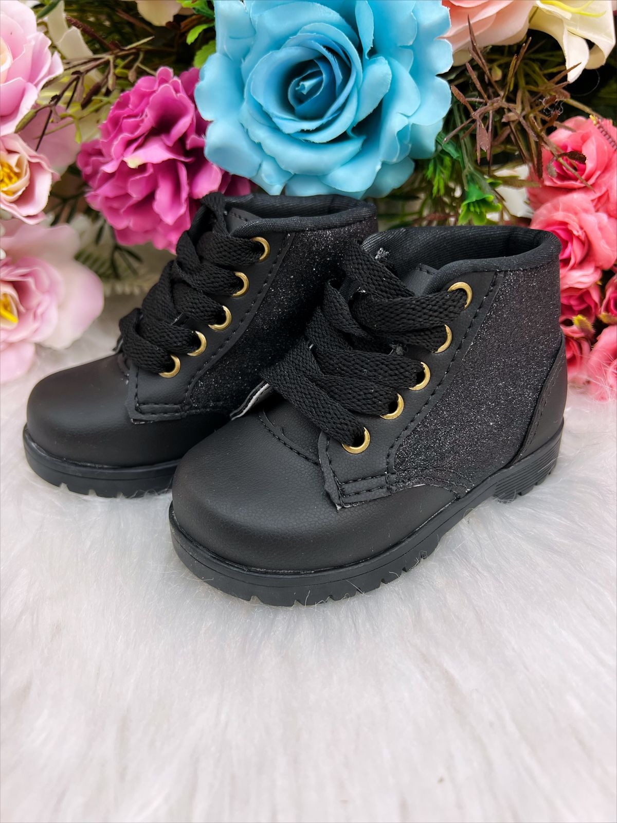 Coturno Infantil Preto Com Brilho e Cadarço