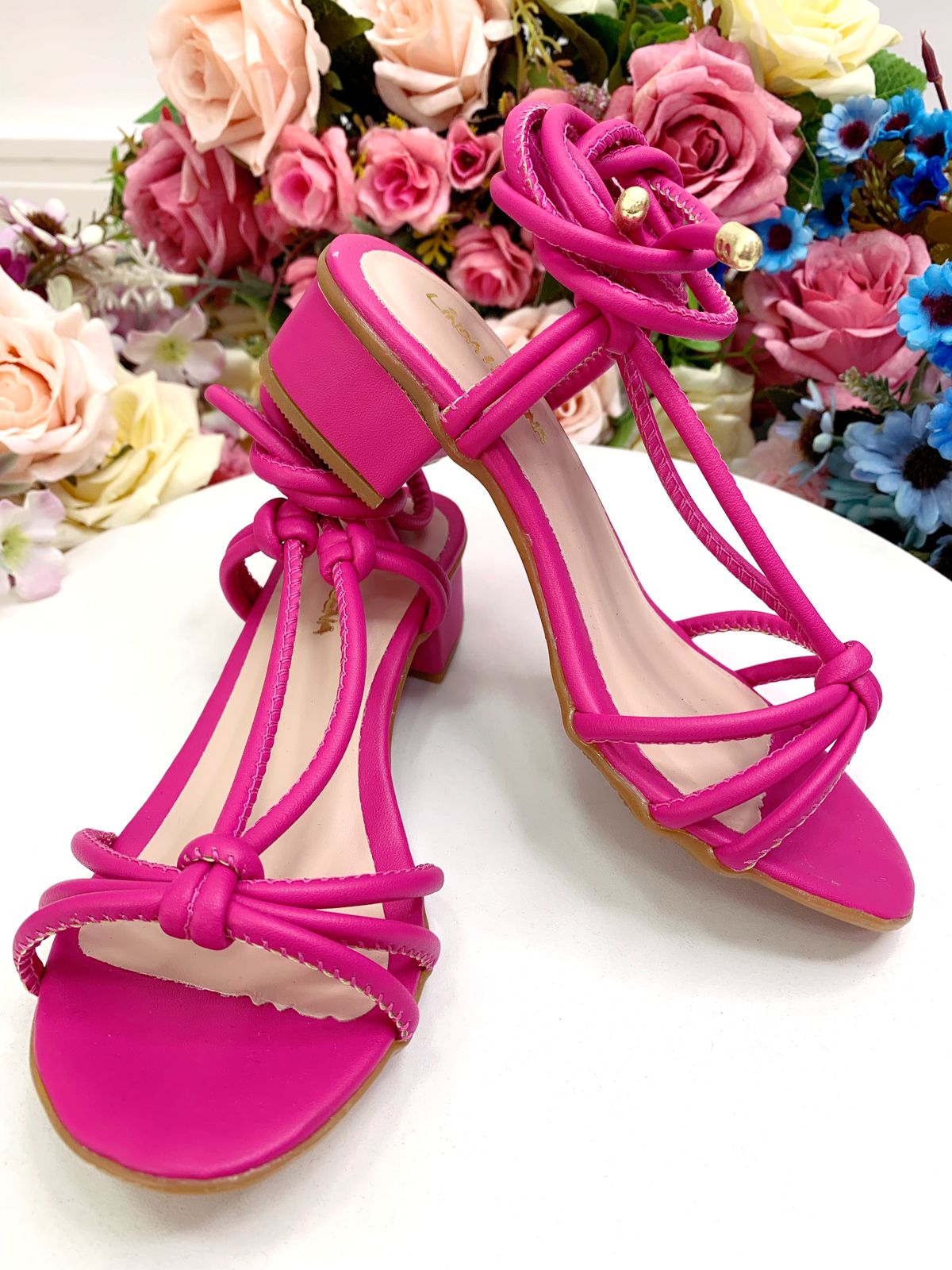 Sandália Infantil de Amarrar Com Salto Rosa Choque