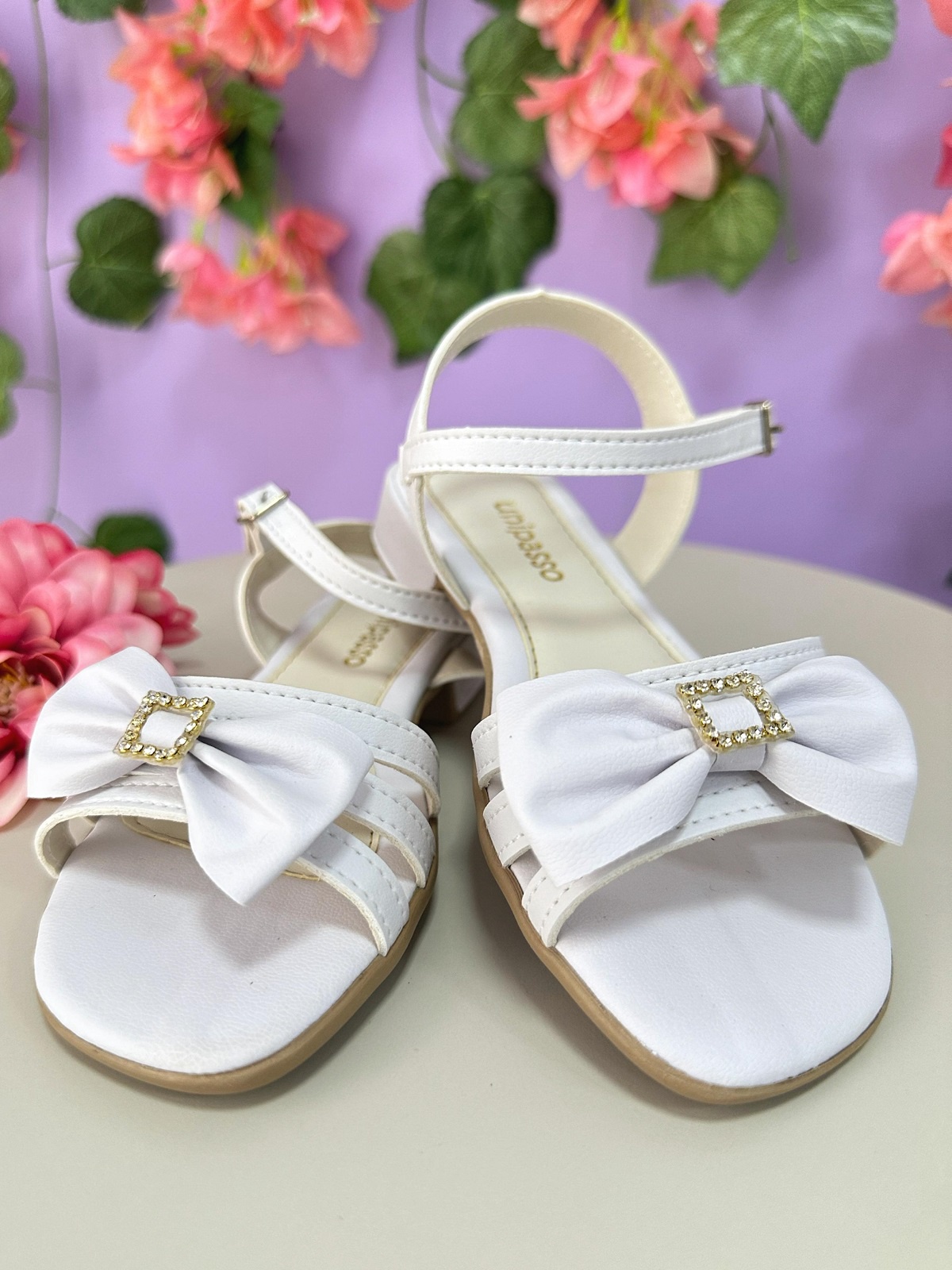 Sandália Infantil de Tiras Branco Com Laço e Strass Luxo