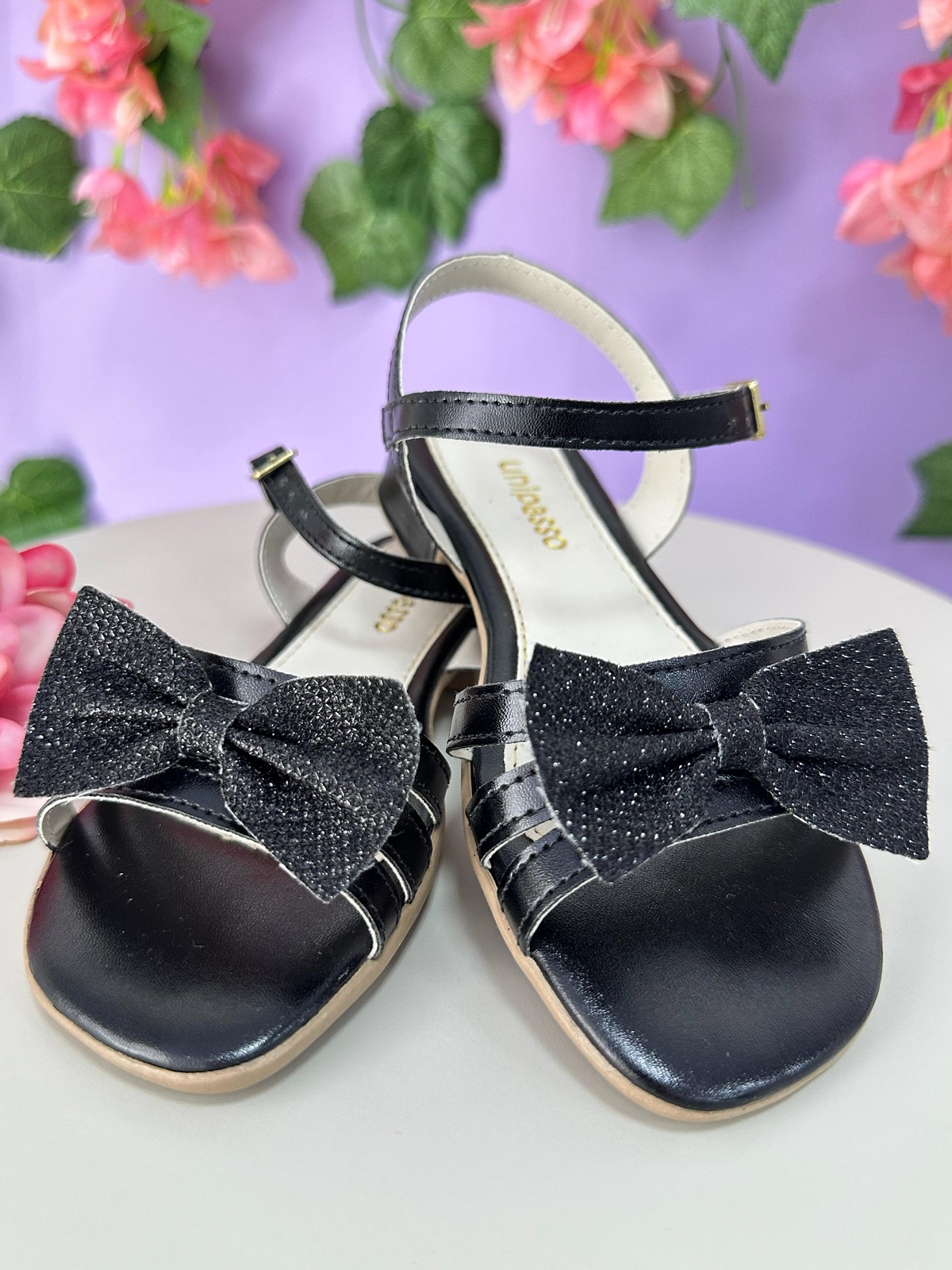 Sandália Infantil de Tiras Preta Com Laço e Glitter Luxo