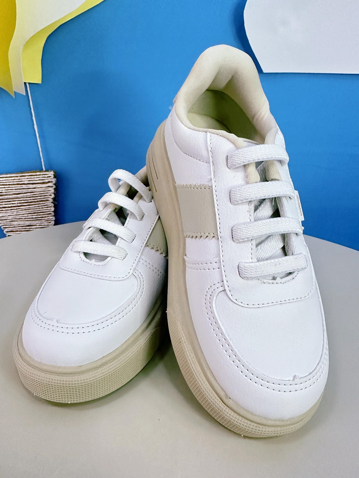 Sapatênis Branco e Bege Com Cadarço Elástico Ajustavel