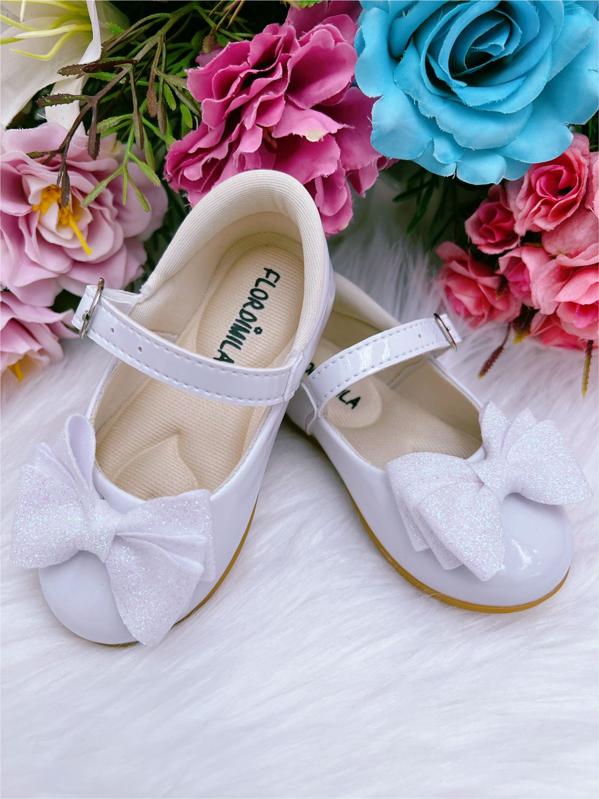 Sapatinho Branco Verniz Com Glitter