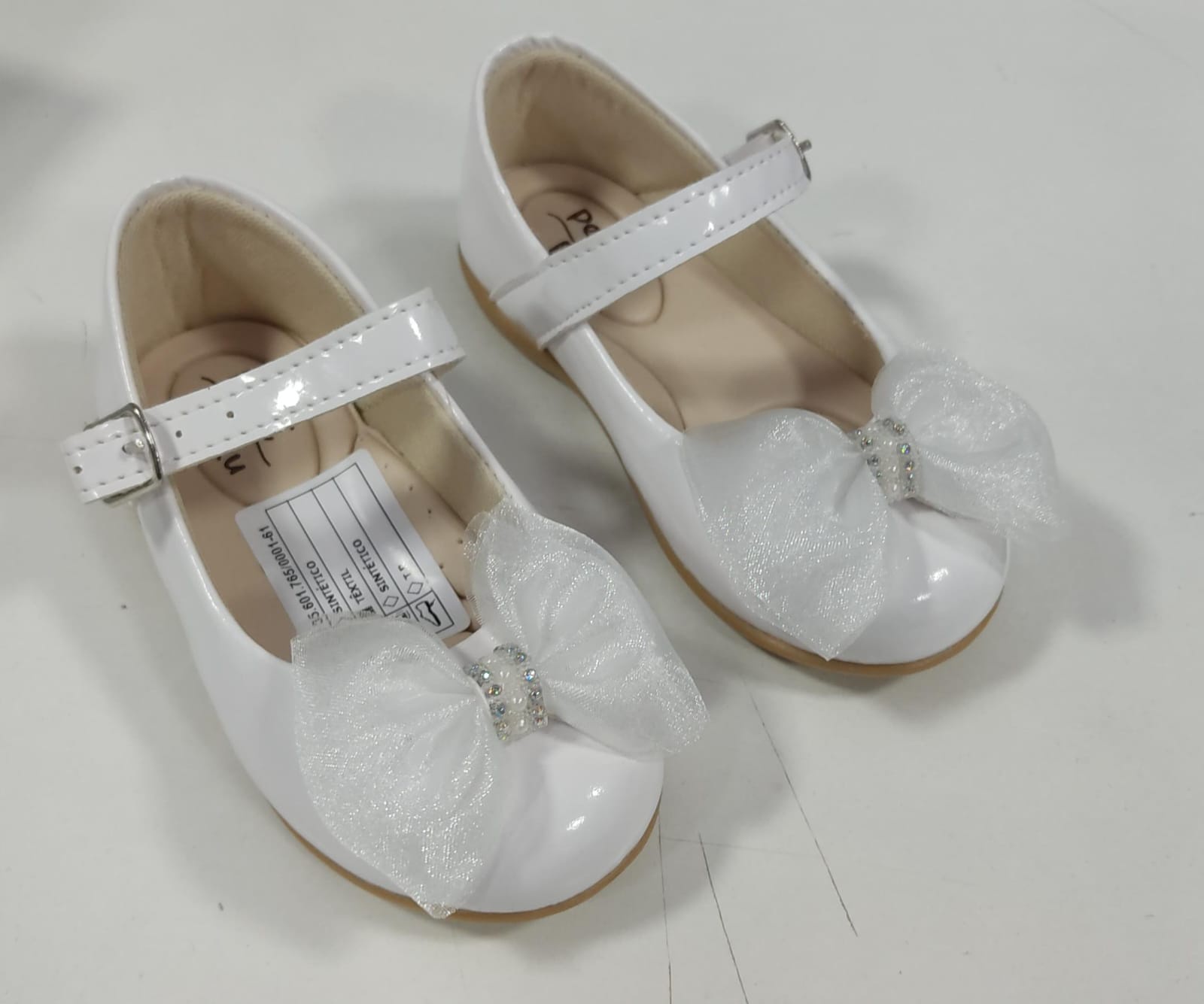 Sapatinho Branco Veniz C/ Lacinho de Organza e Strass Batizado