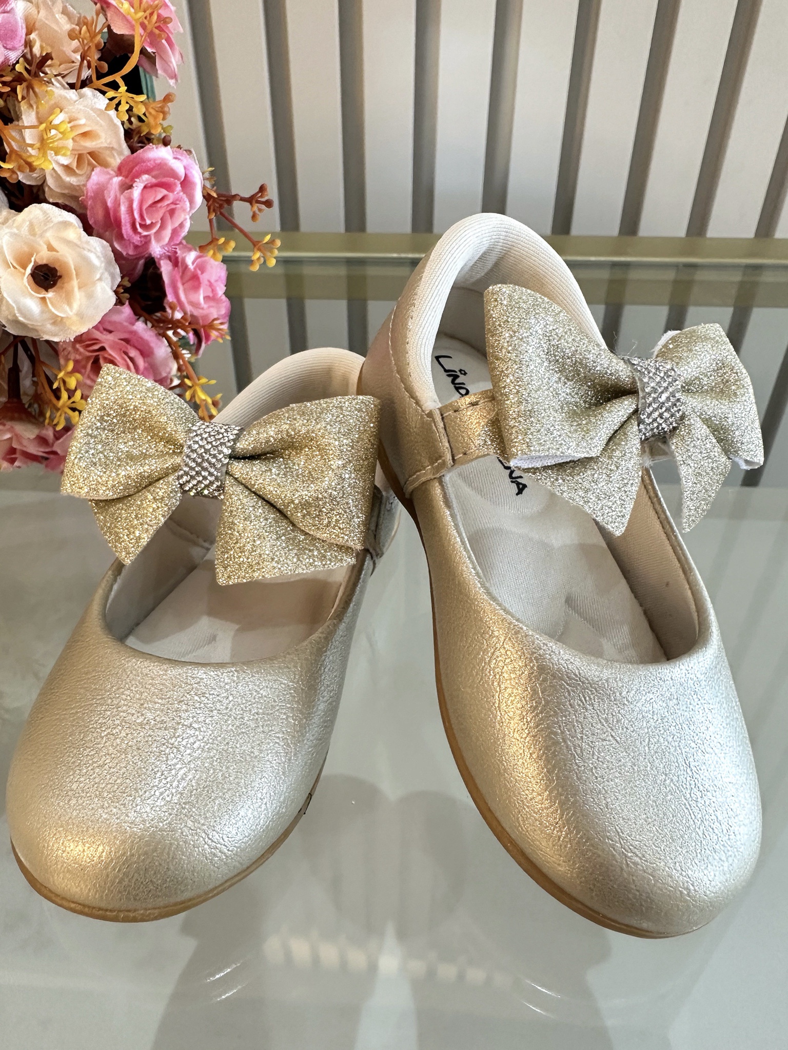 Sapatinho Dourado Fosco Com Lacinho e Strass Batizado