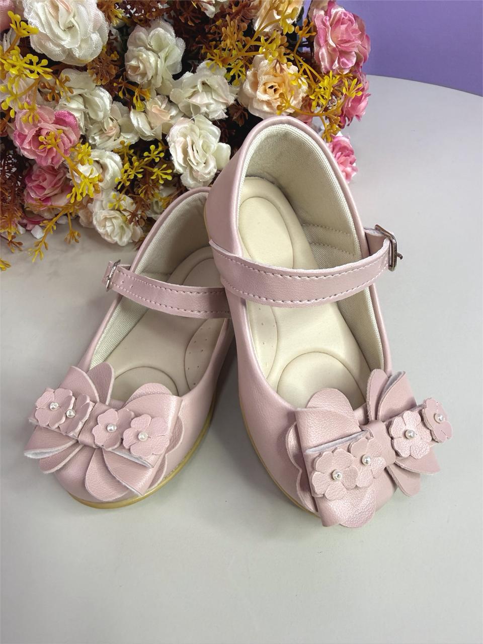 Sapatinho Infantil Nude Fosco C/ Aplique de Flores e Pérolas