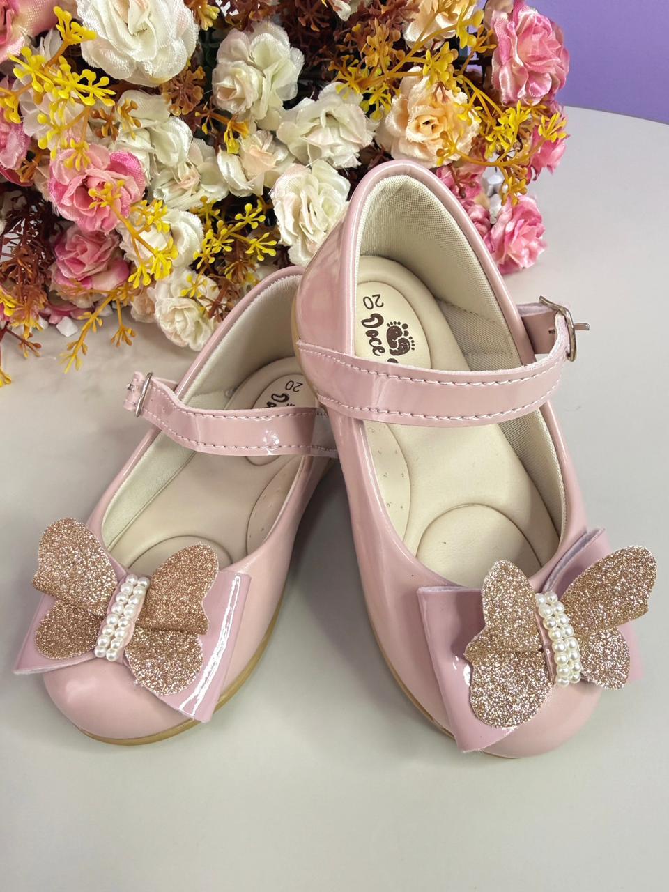 Sapatinho Infantil Nude Verniz C/ Aplique de Borboleta Glitter