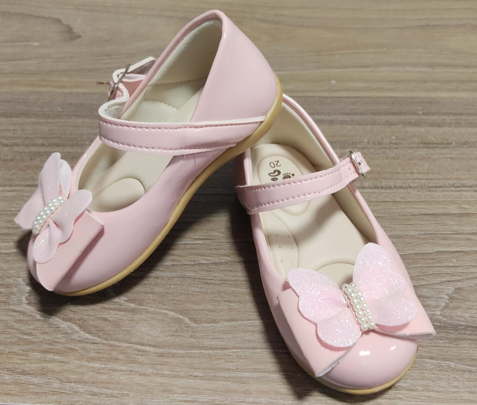 Sapatinho Infantil Rosa Verniz C/ Aplique de Borboleta Glitter