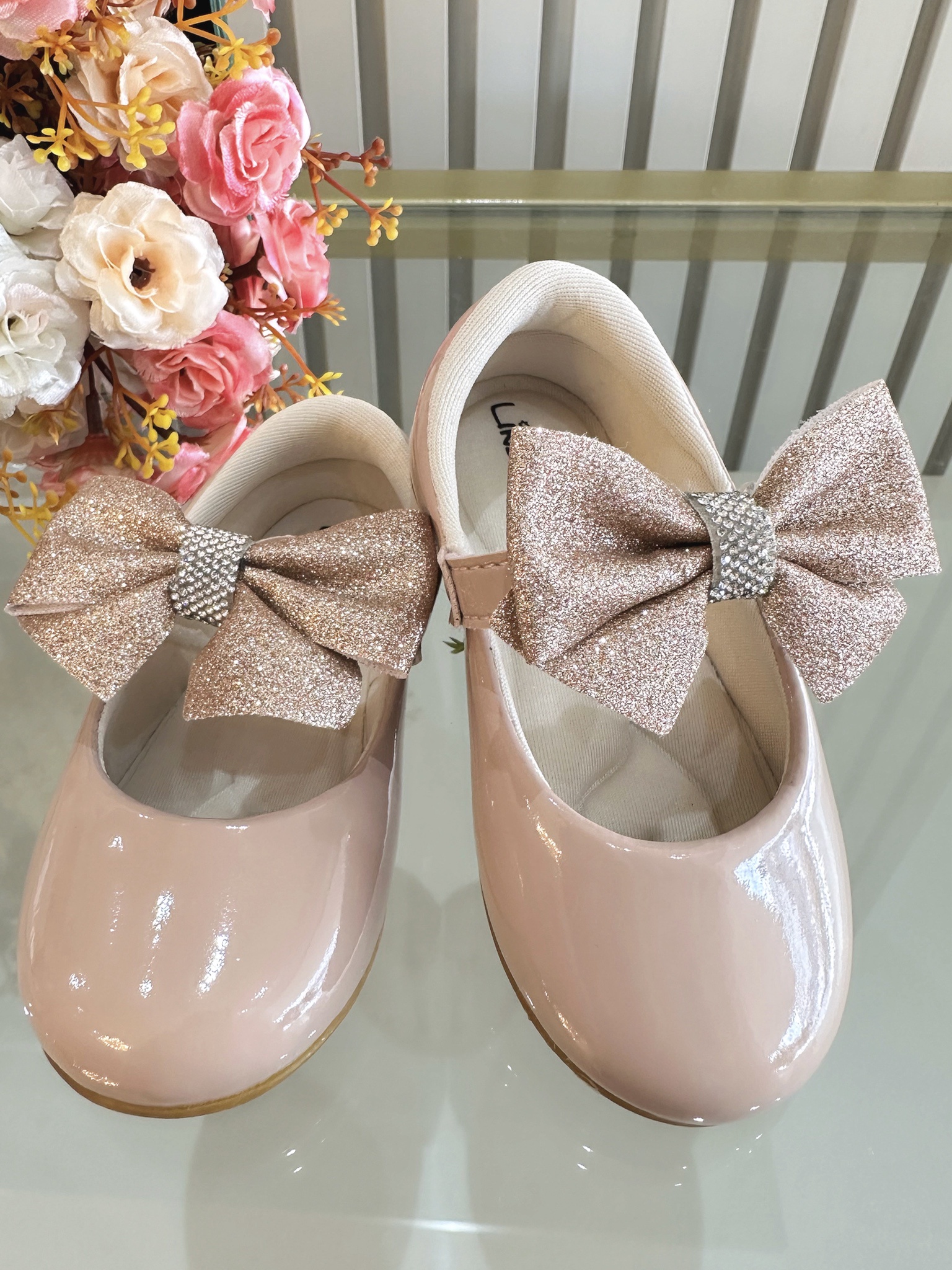 Sapatinho Nude Verniz Com Lacinho e Strass Batizado