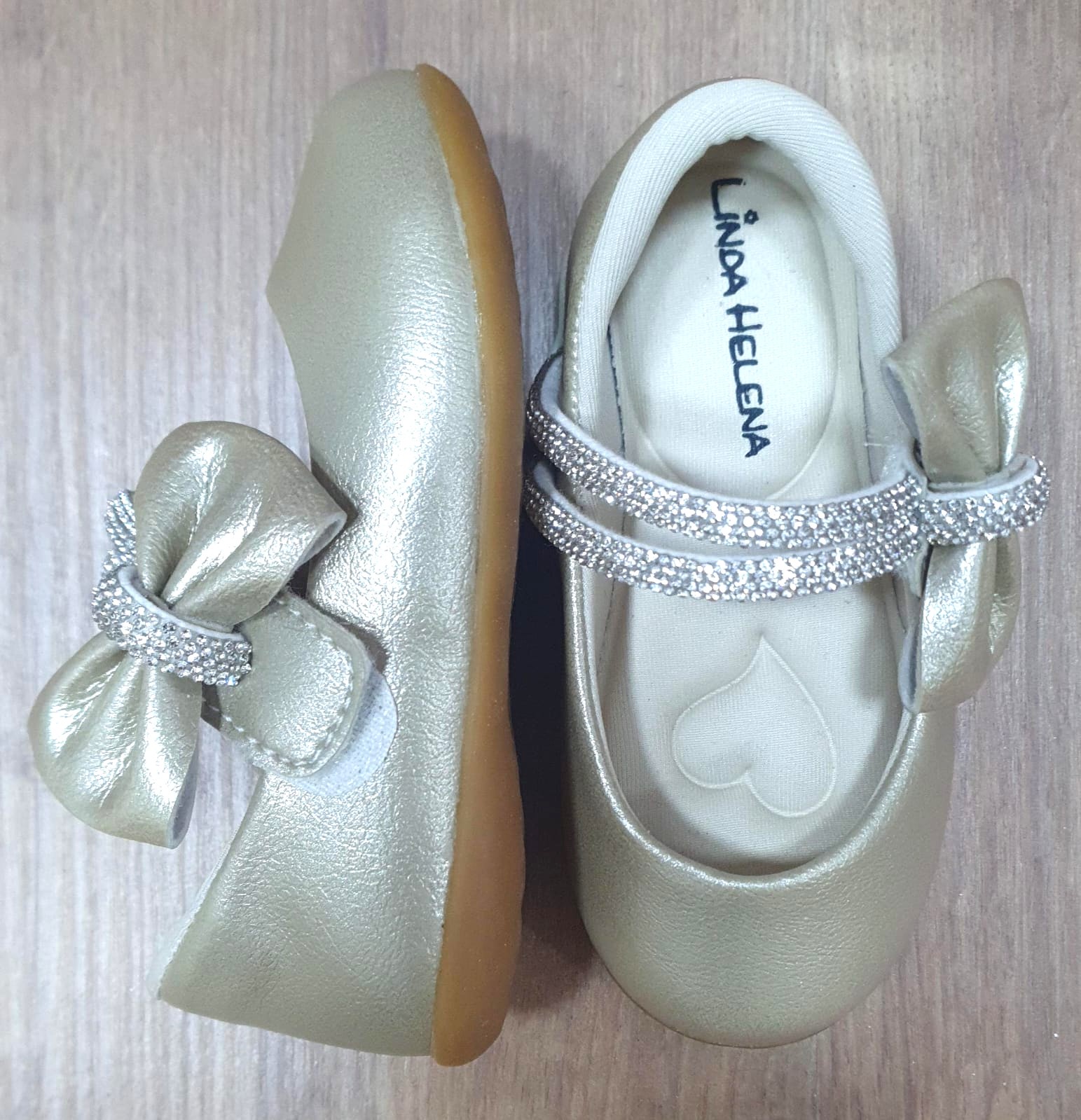 Sapatinho Ouro Fosco Aplique de Lacinho e Tiras C/ Strass