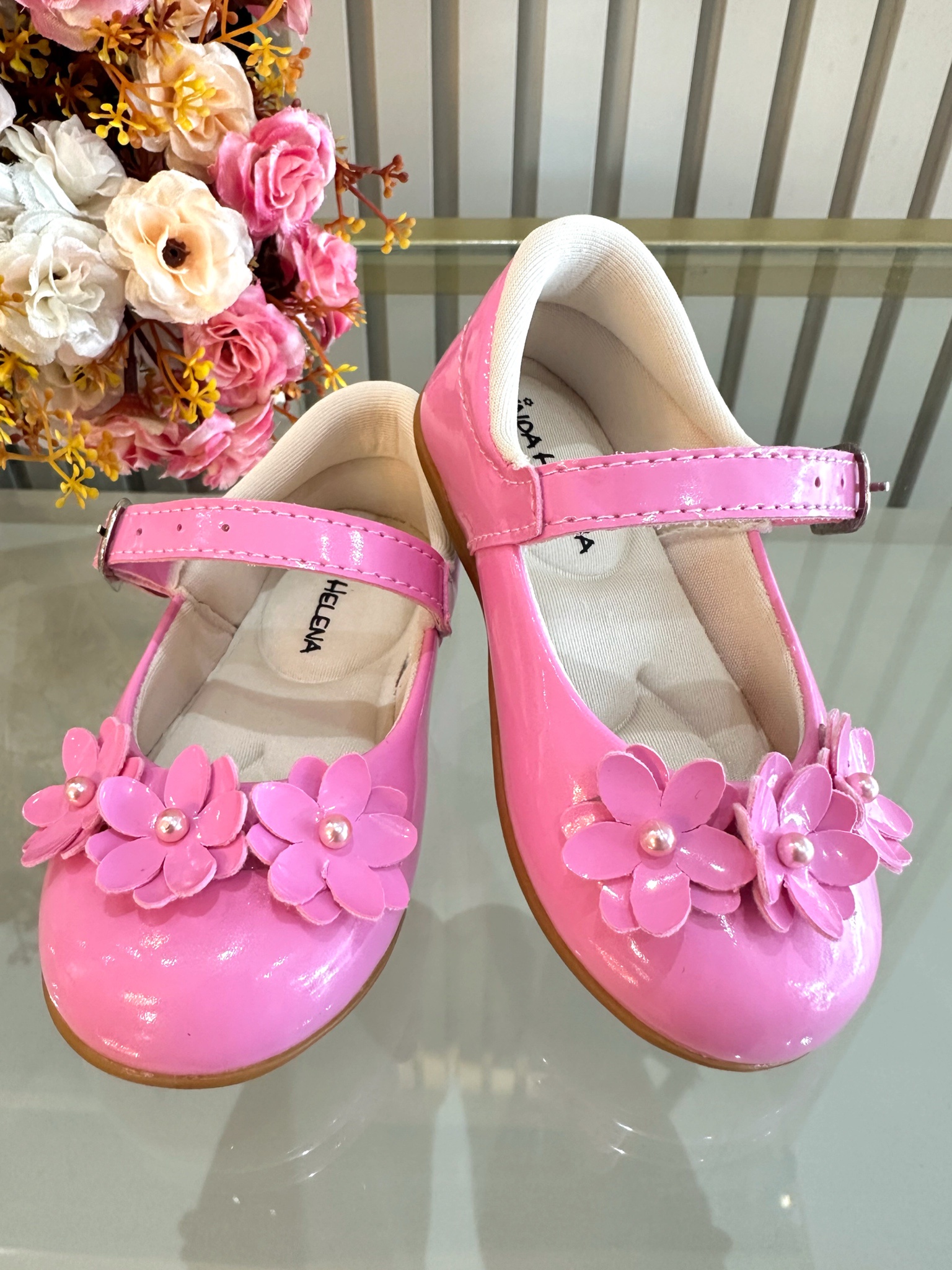 Sapatinho Rosa Chiclete Veniz C/ Aplique de Florzinhas Batizado