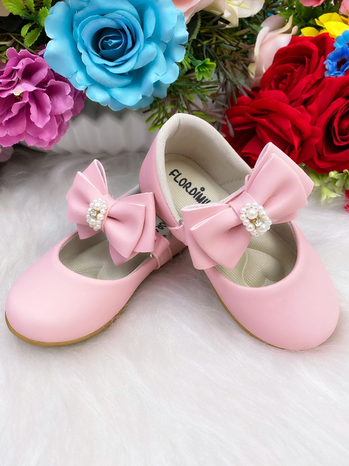 Sapatinho Rosa Fosco Laço Pérolas e Strass Baby