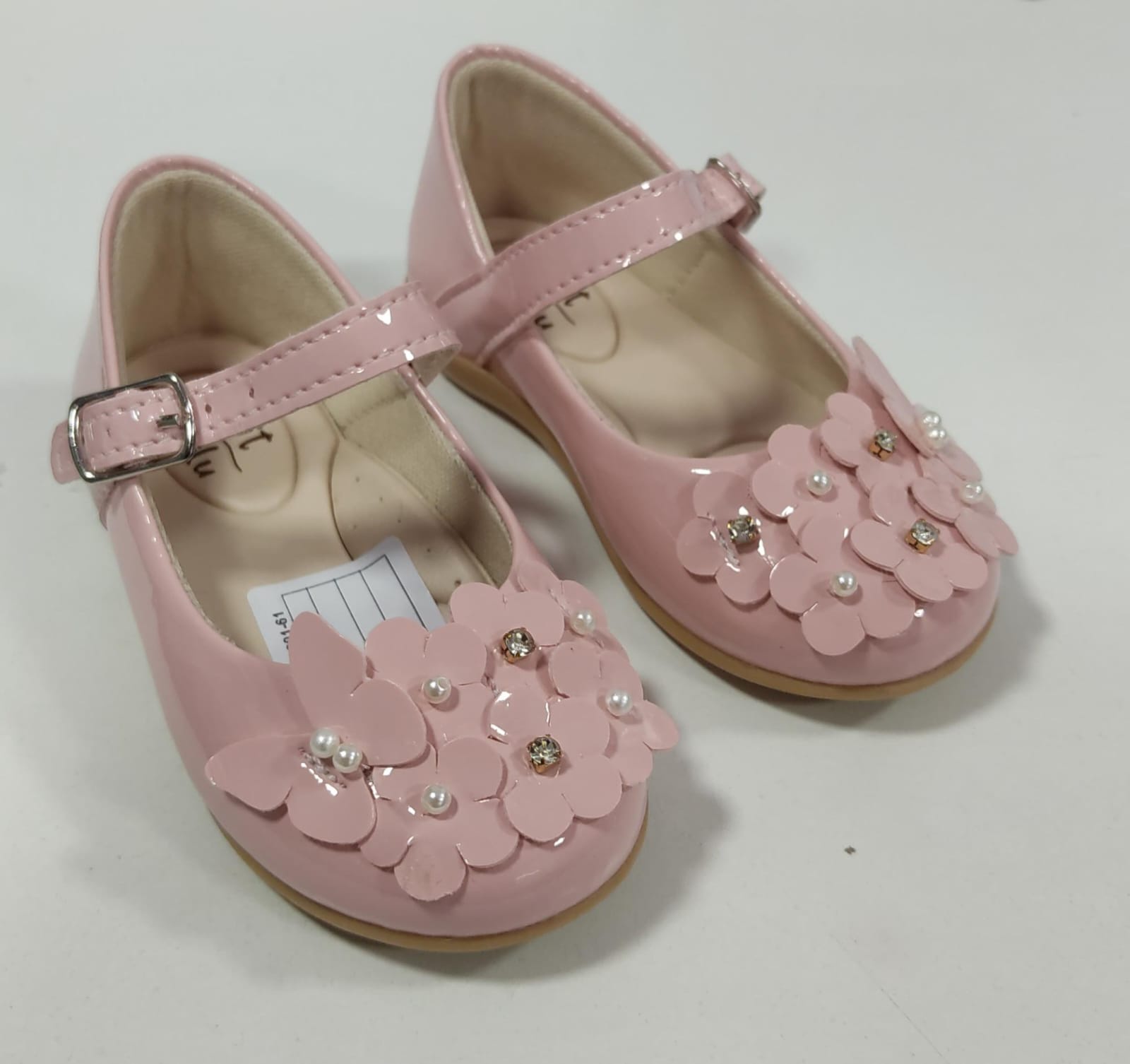 Sapatinho Rosa Veniz Com Florzinhas e Strass Batizado