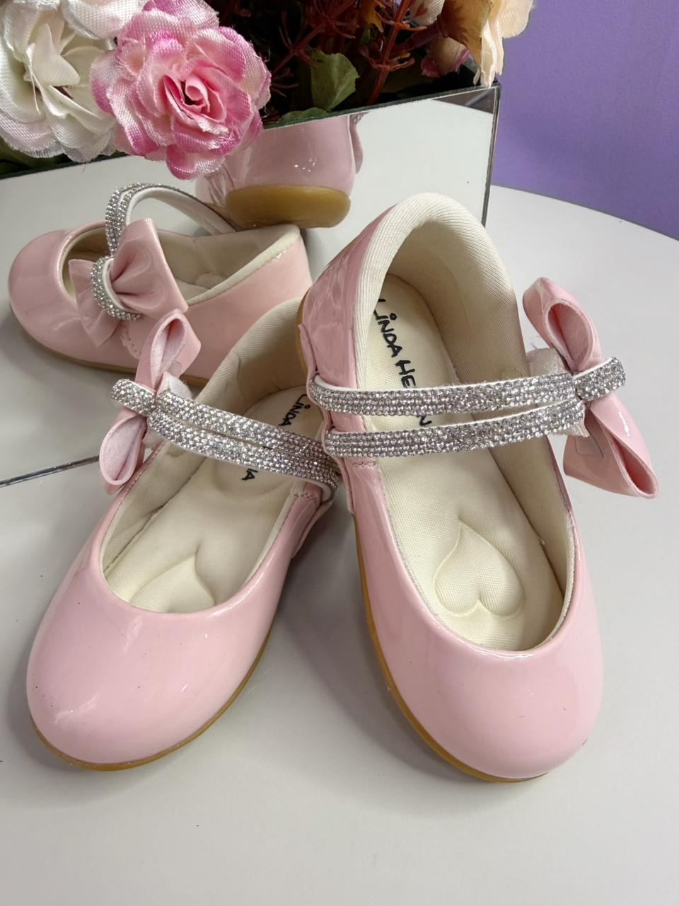 Sapatinho Rosa Verniz Aplique de Lacinho e Tiras C/ Strass