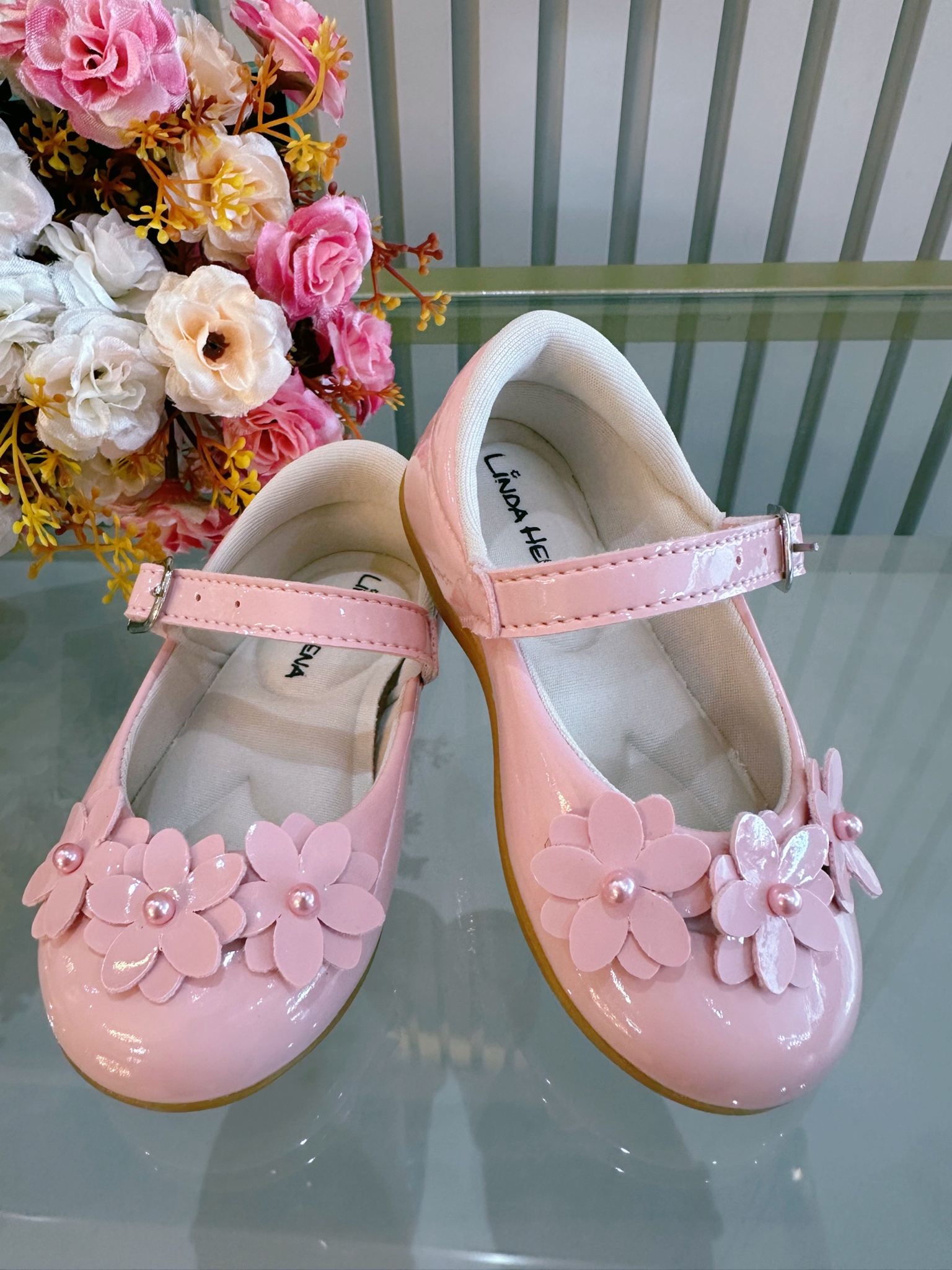 Sapatinho Rosa Veniz C/ Aplique de Florzinhas Batizado