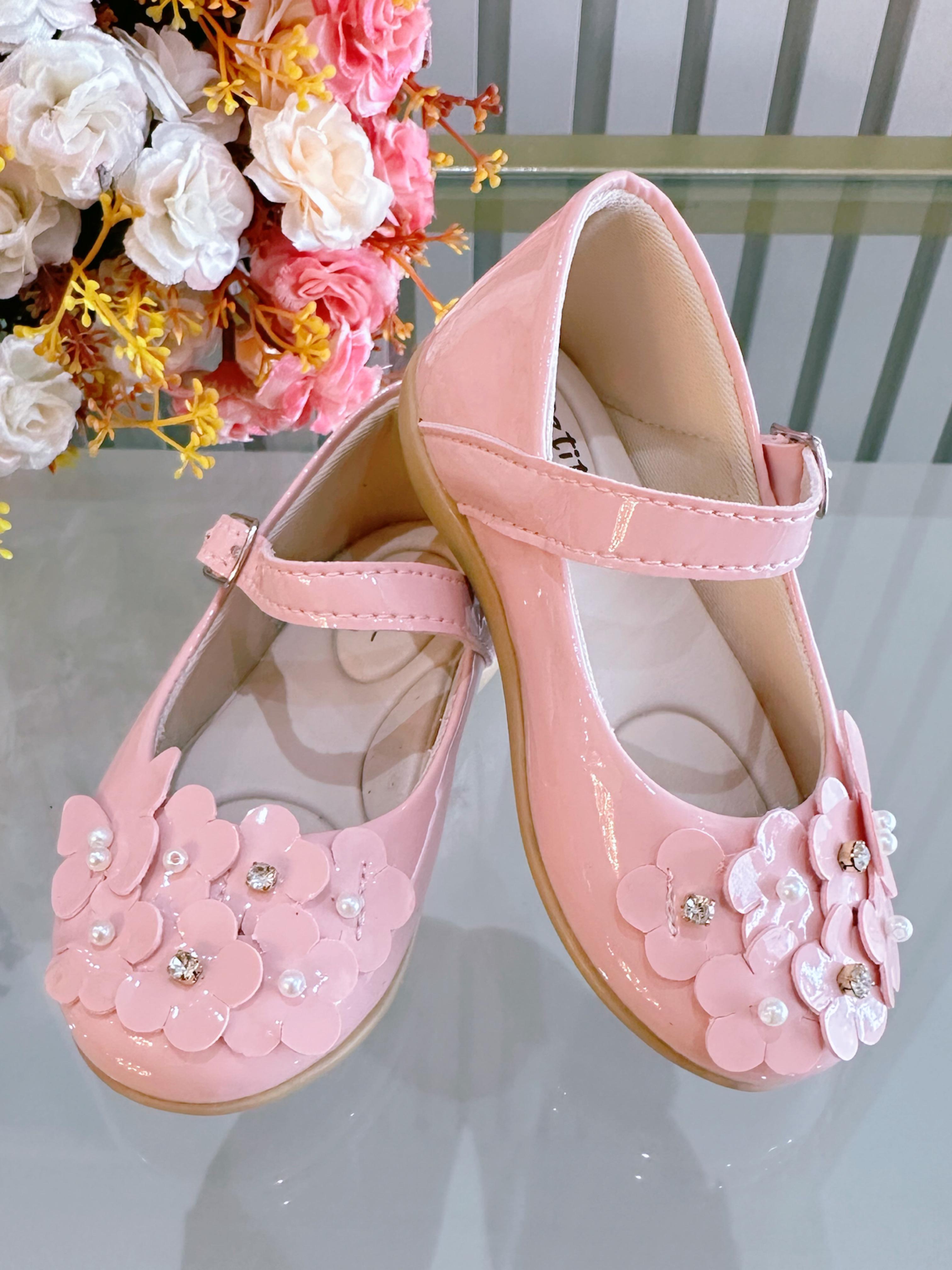 Sapatinho Rosa Verniz Com Florzinhas e Strass Batizado