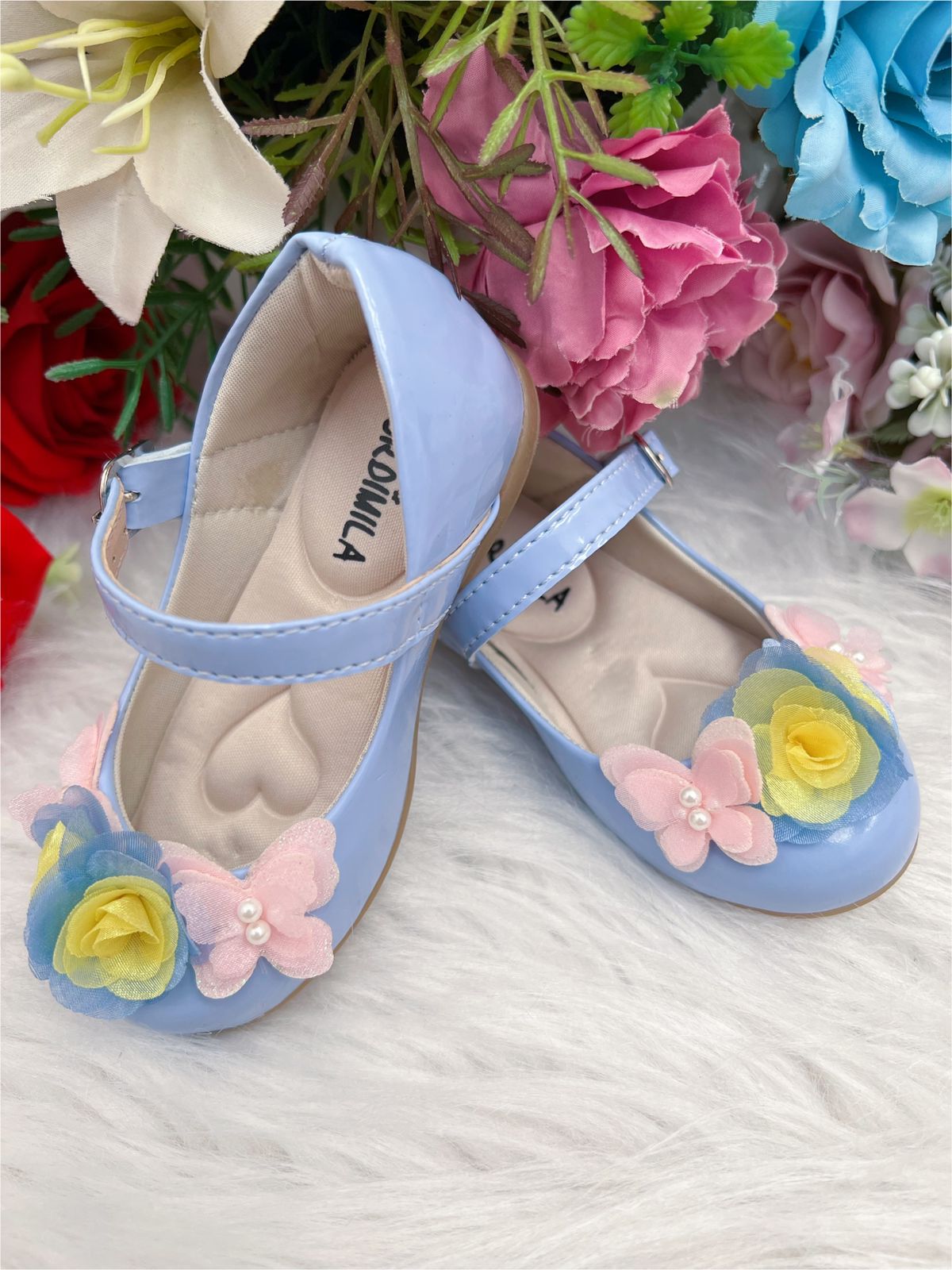 Sapatinho Azul Bebê Verniz C/ Aplique de Borboleta Flor Luxo