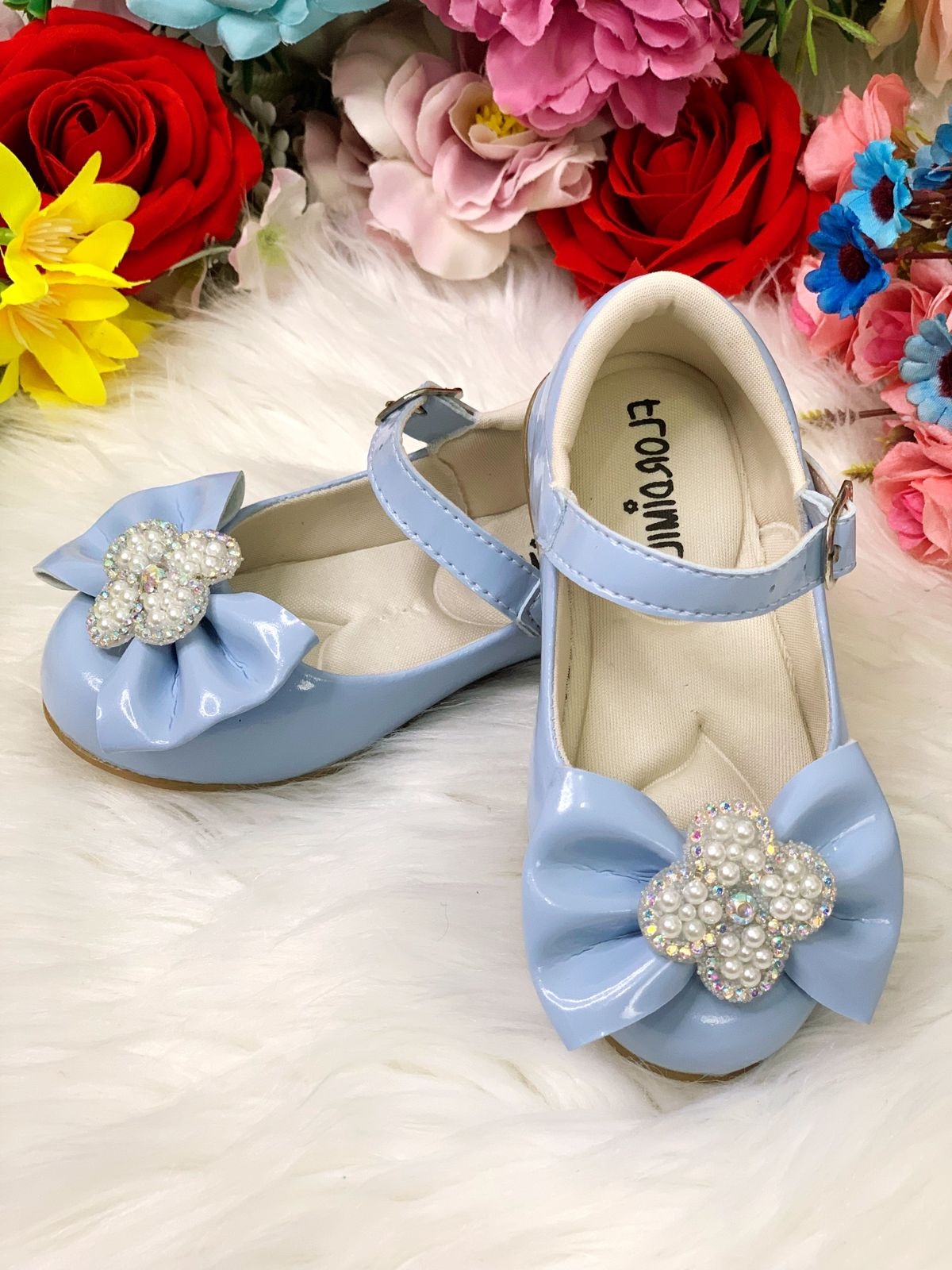 Sapatinho Azul Bebê Verniz C/ Lacinho e Flor Strass Pérolas