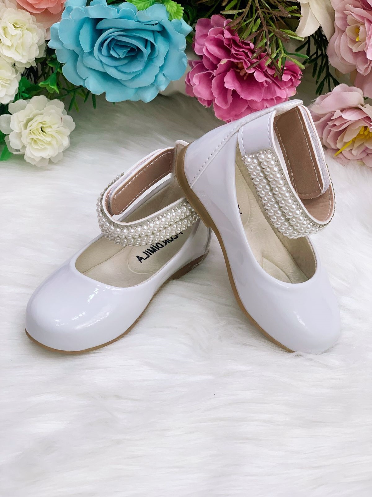 Sapatinho Branco com Tornozeleira Pérolas e Strass