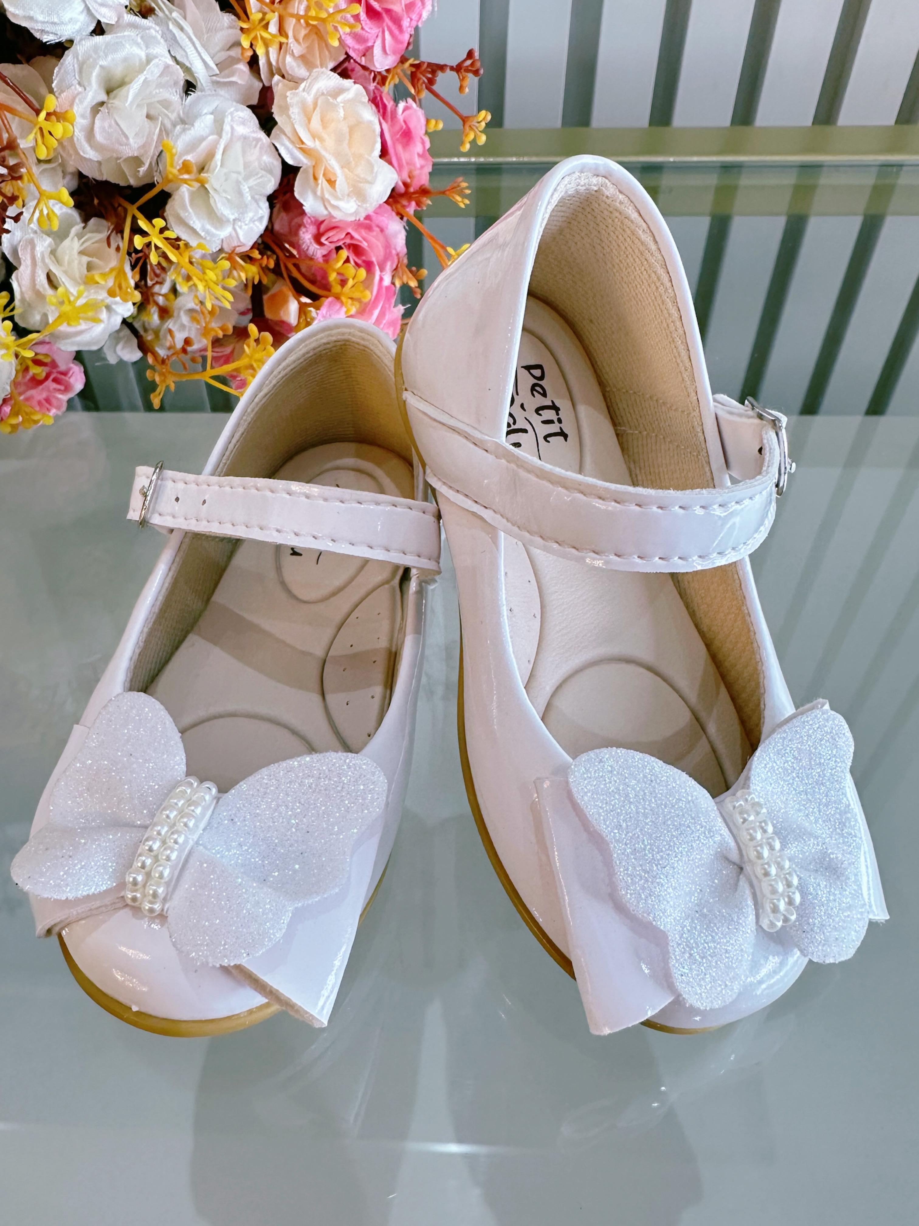 Sapatinho Infantil Branco Verniz C/ Aplique Borboleta Luxo