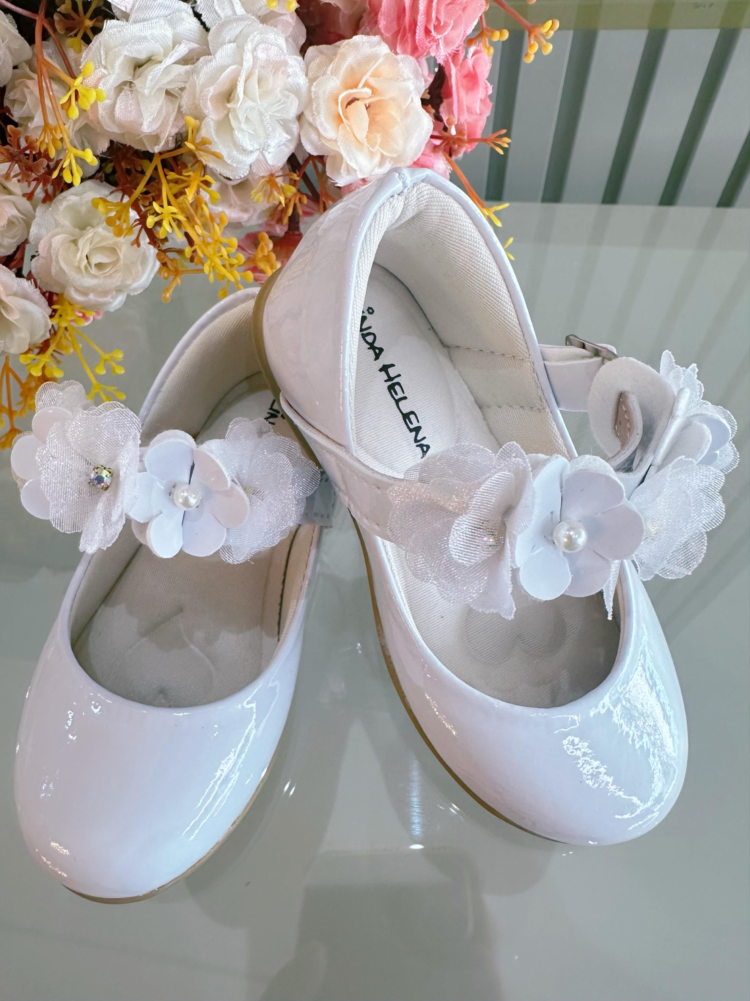 Sapatinho Infantil Branco Verniz Com Aplique de Flores Luxo