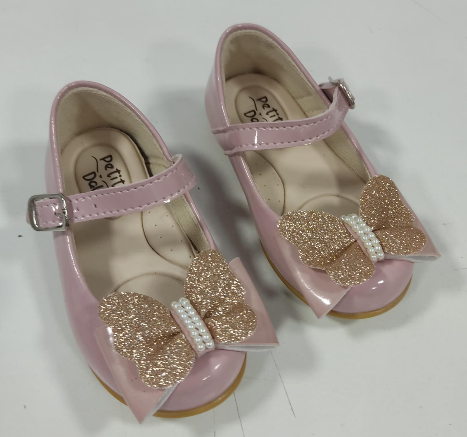 Sapatinho Infantil Nude Verniz C/ Aplique Borboleta Luxo
