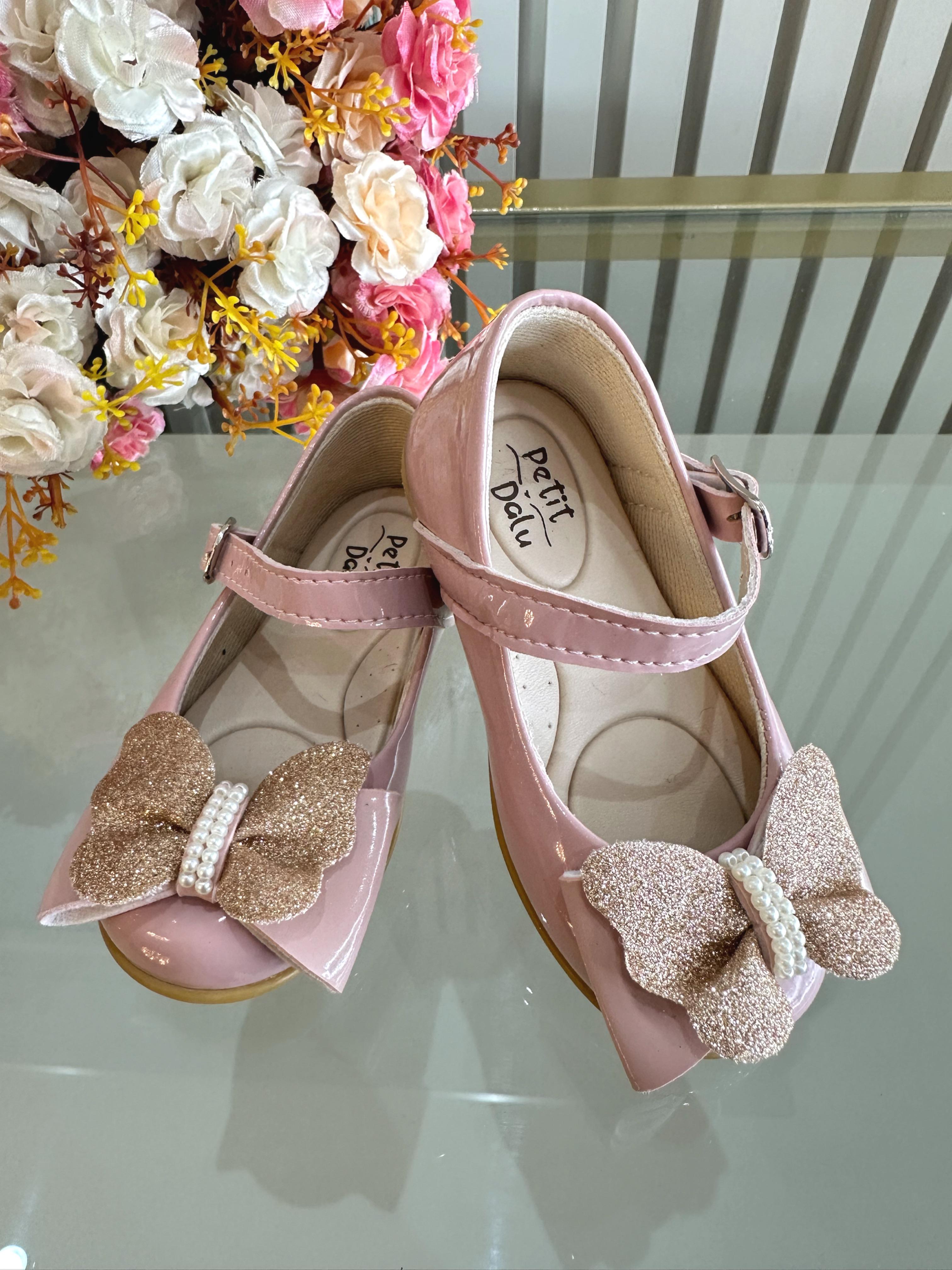 Sapatinho Infantil Nude Verniz C/ Aplique Borboleta Luxo