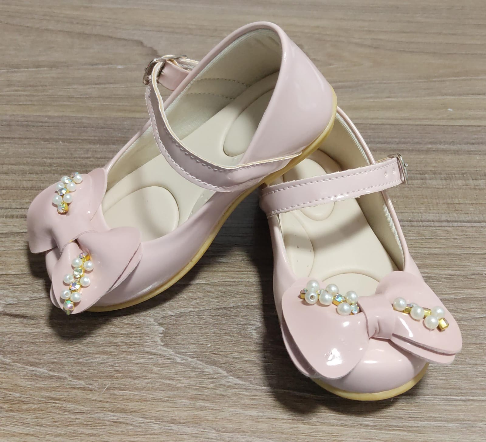 Sapatinho Infantil Nude Verniz C/ Aplique de Lacinho Pérolas