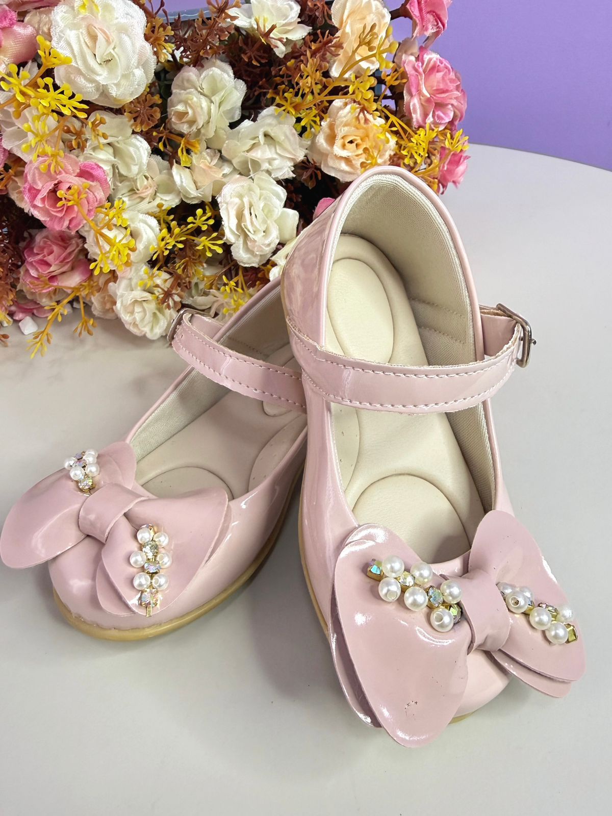 Sapatinho Infantil Nude Verniz C/ Aplique de Lacinho Pérolas